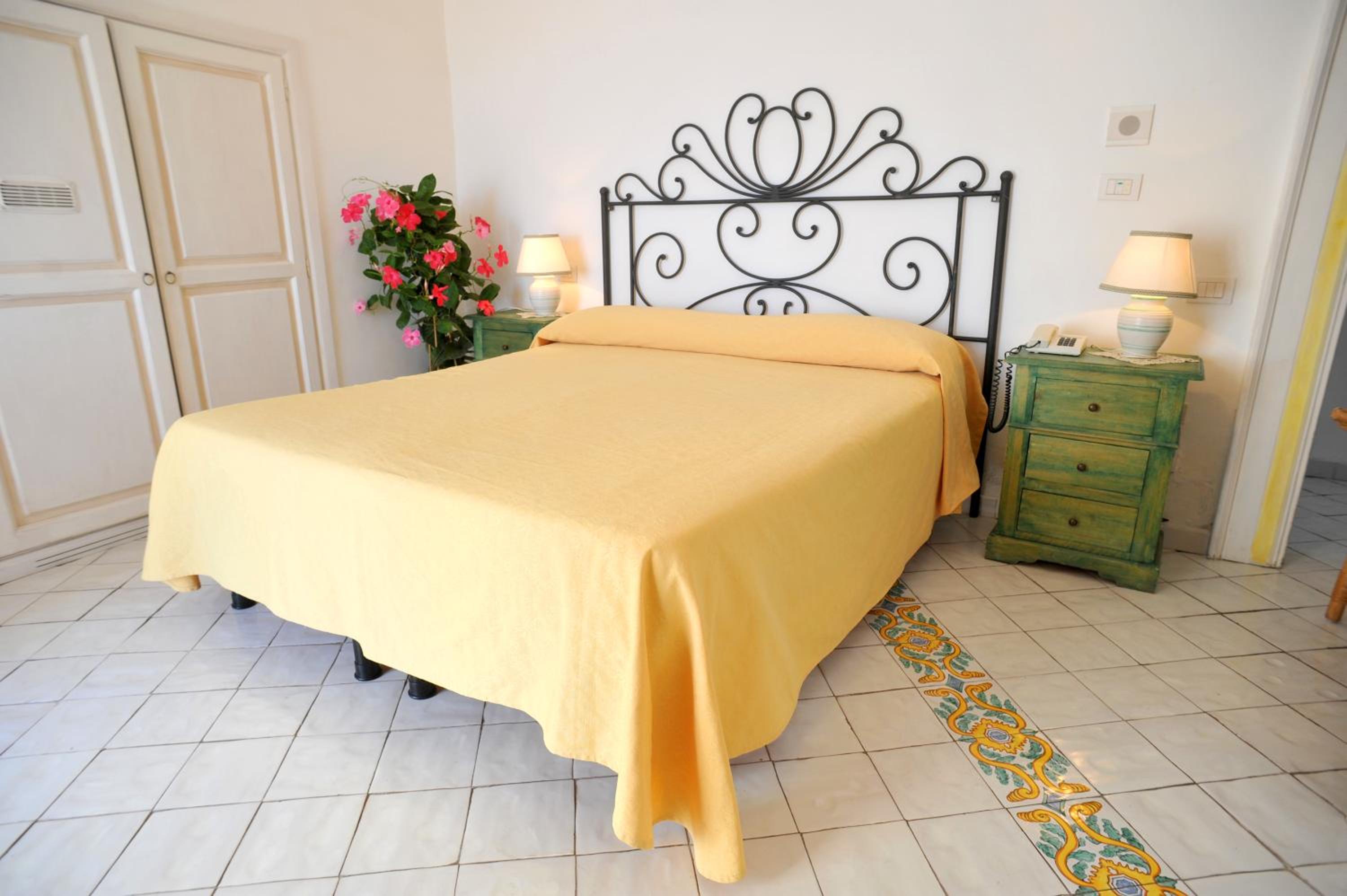 Double or Twin Room with Sea View photo 2