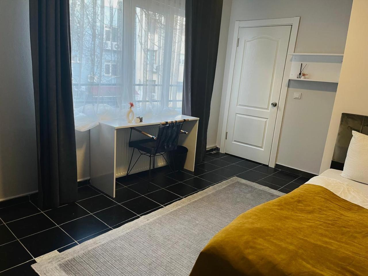 Single Room with Shared Bathroom photo 3
