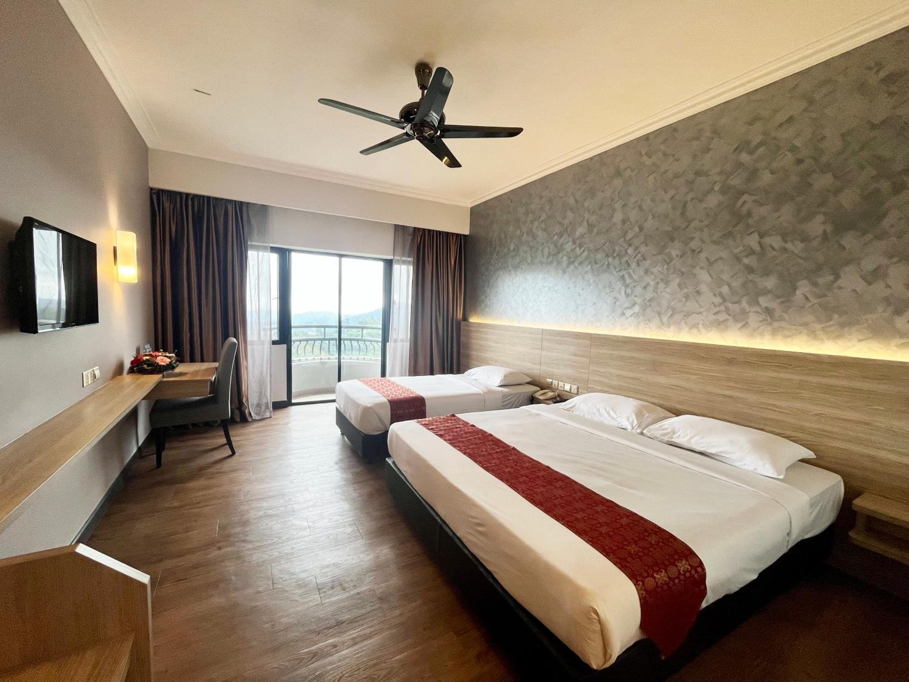 Superior Premium with King and Single Bed - Photo 2