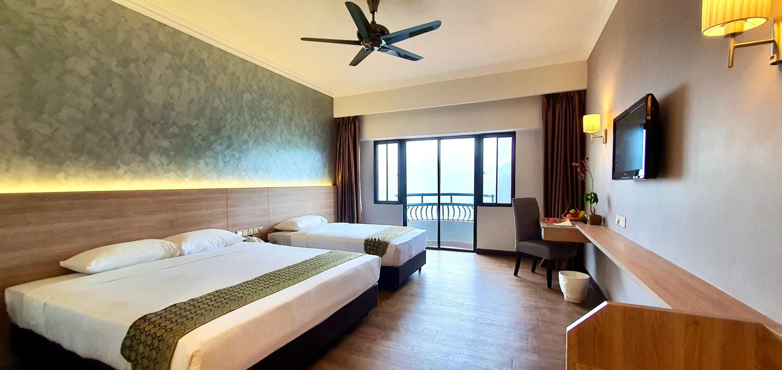 Superior Premium with King and Single Bed - Photo 3