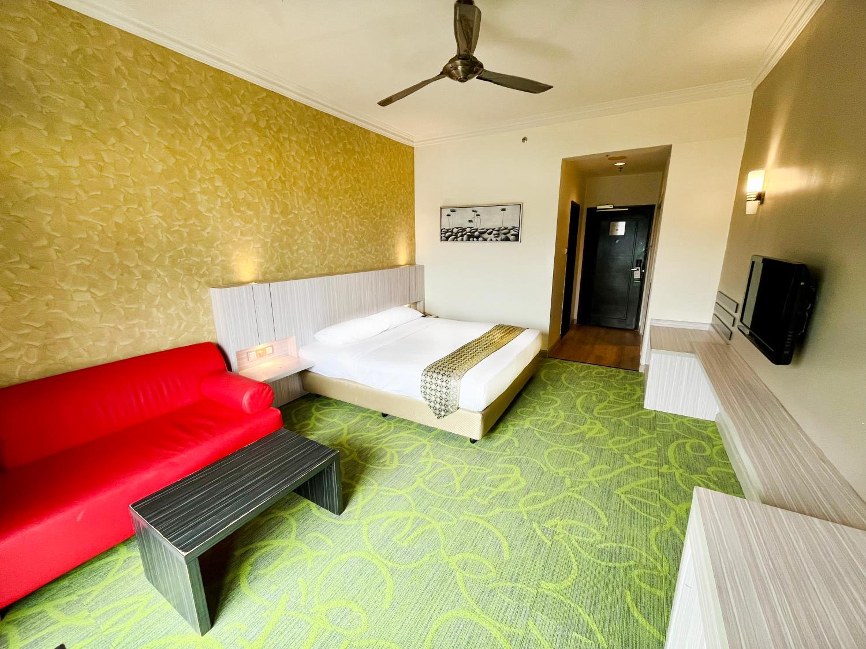 Deluxe Room with One King Bed - Photo 2