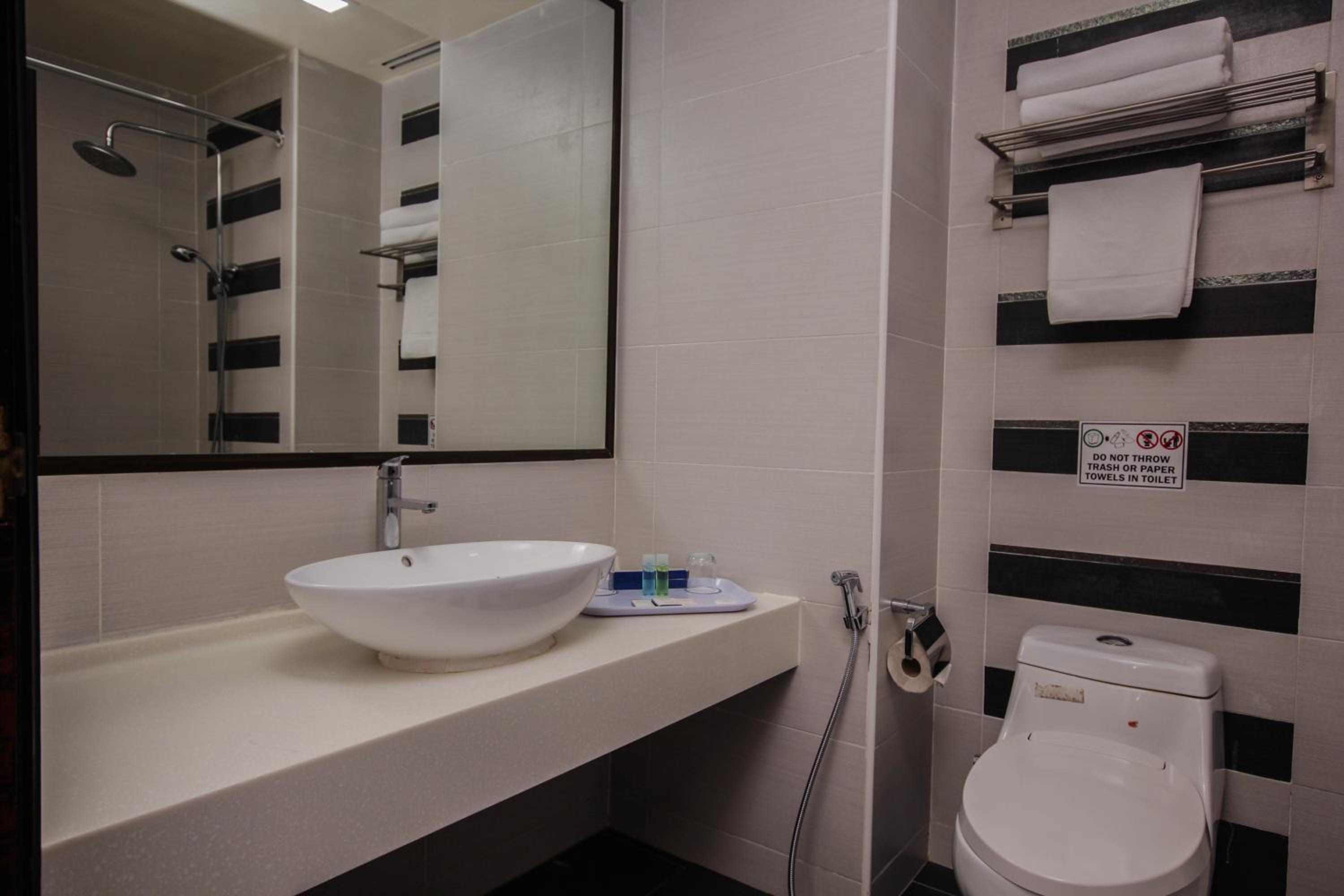 Deluxe Room with Two Single Beds - Photo 2