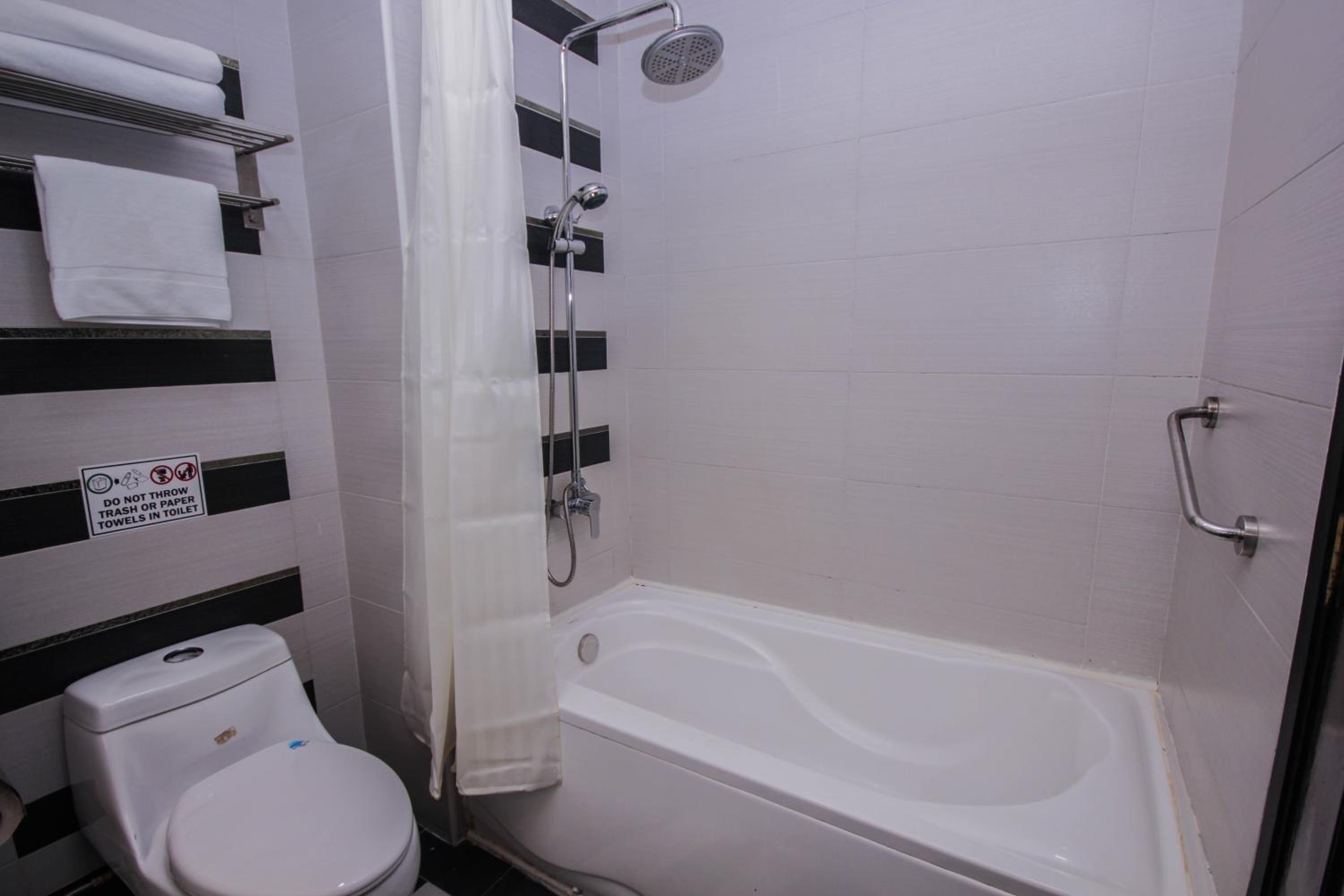 Deluxe Room with Two Single Beds - Photo 3