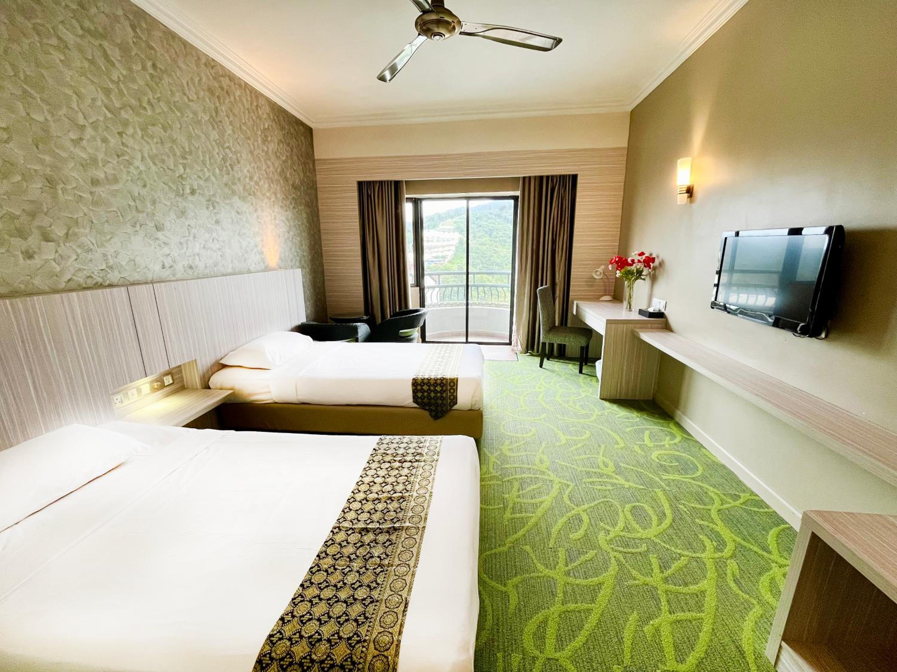 Premium Deluxe Room with Two Single Beds - Photo 4