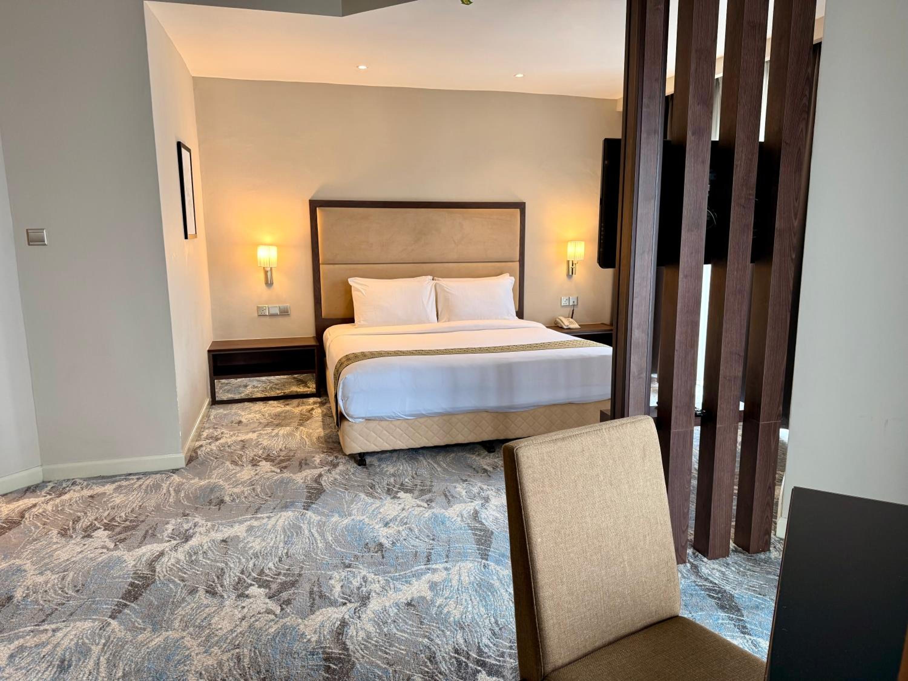Executive Suite with One King Bed - Photo 1