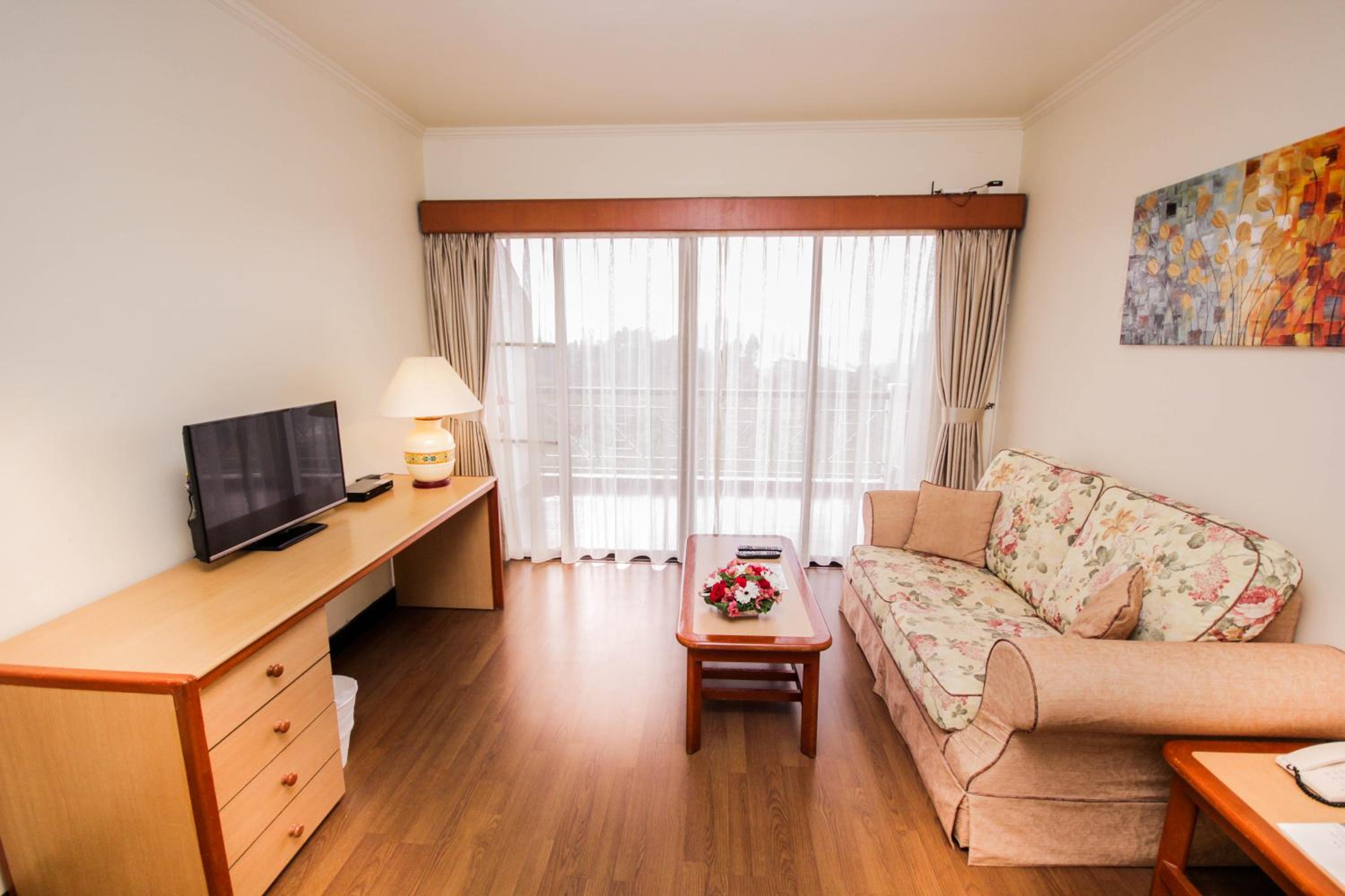 2 Bedroom Apartment - Photo 3