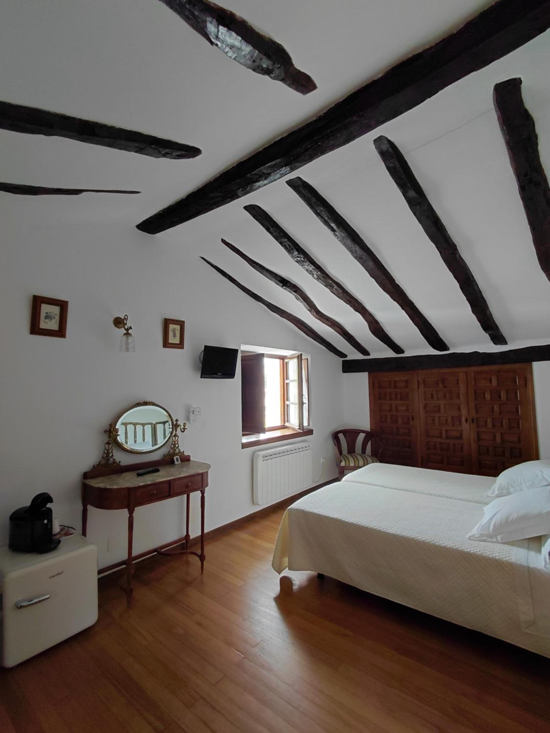 Double or Twin Room with Bathroom photo 2
