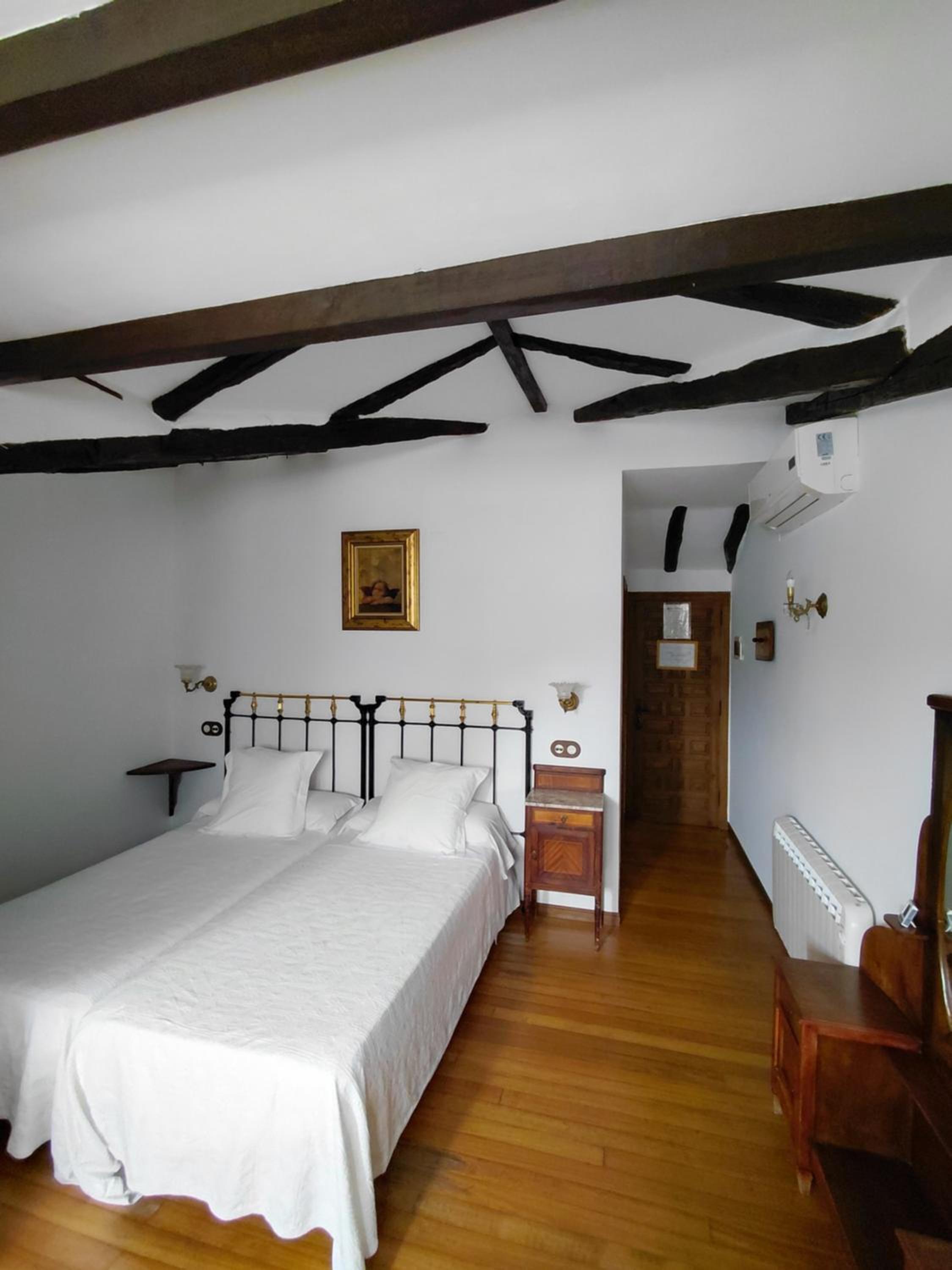 Double or Twin Room with Bathroom photo 3