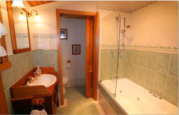 The Corner Cottage - Photo 5