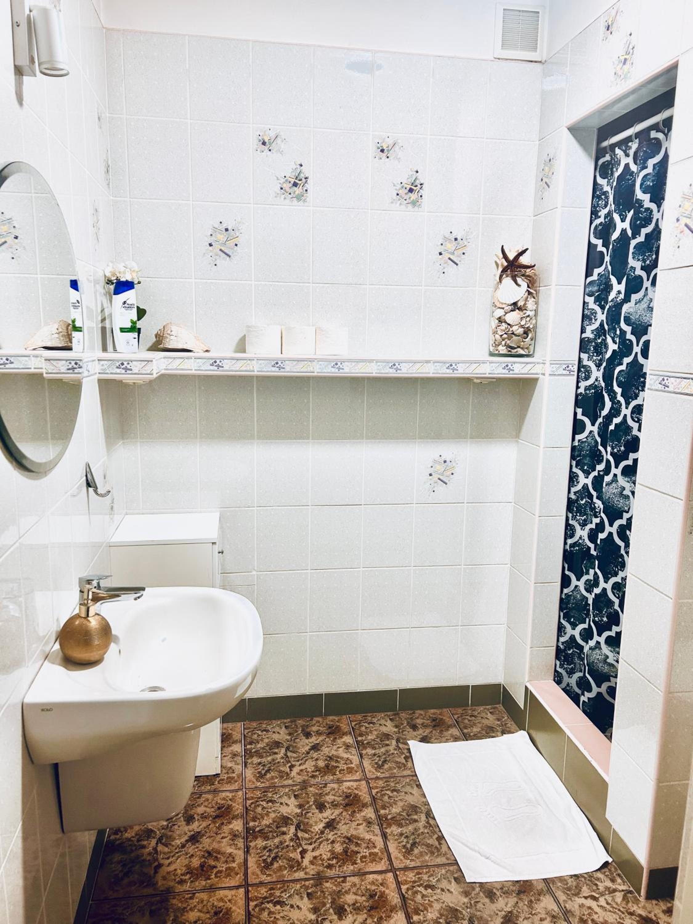 Single Room with Shared Bathroom