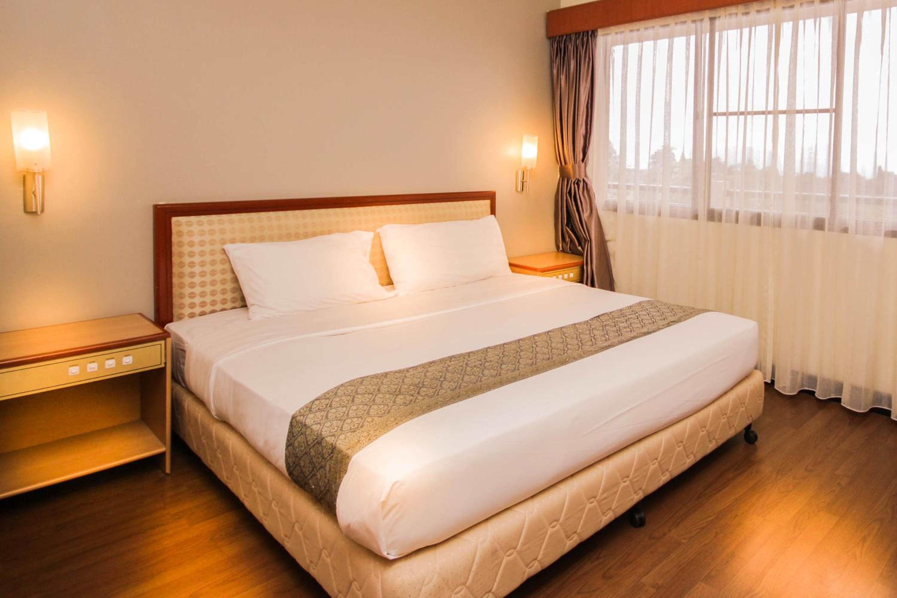3 Bedroom Apartment - Photo 3