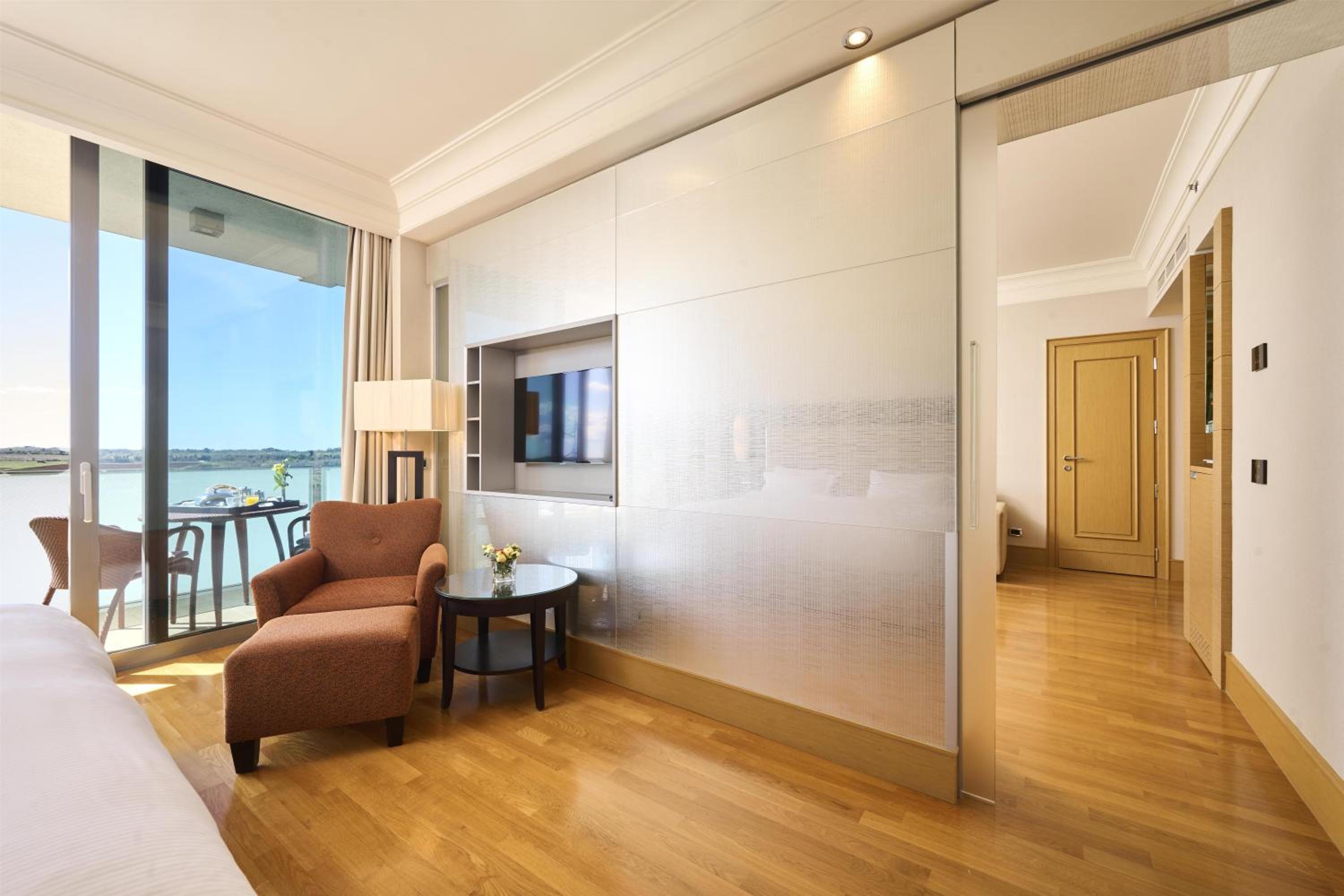 Family Room Suite with Extra Bed (3 Adults + 1 Child) photo 1