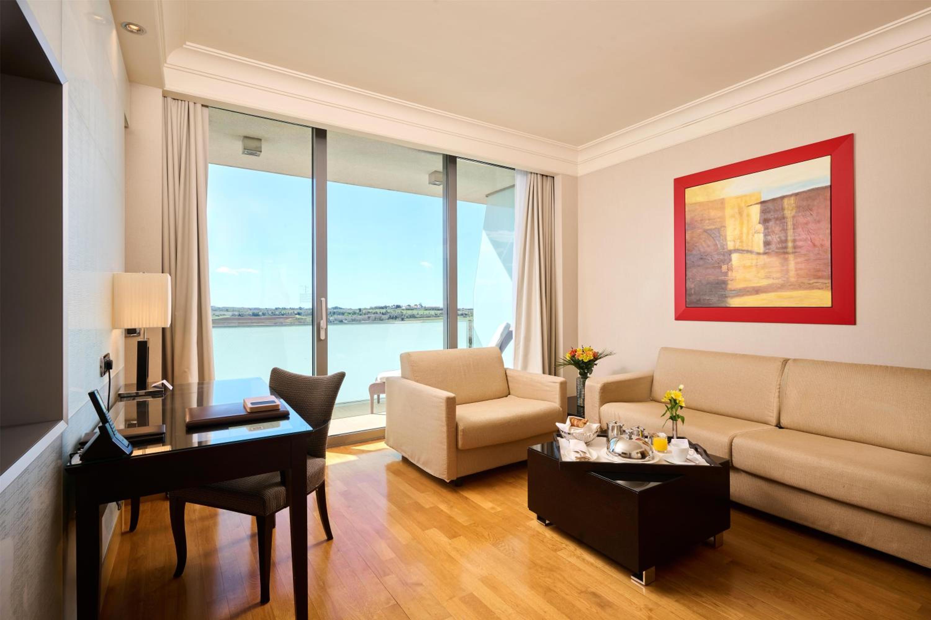 Family Room Suite with Extra Bed (3 Adults + 1 Child) photo 2