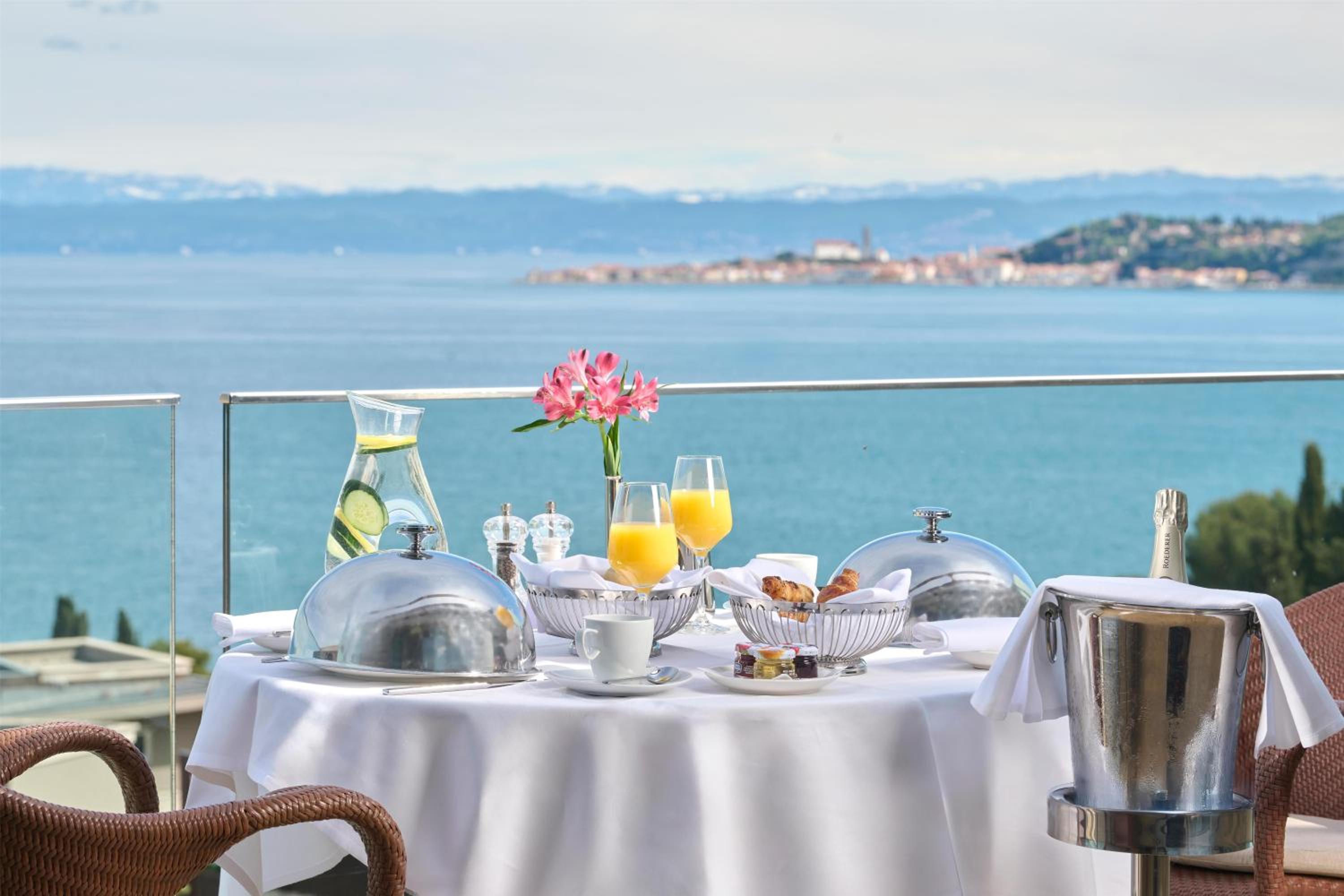 Deluxe Seafront View with Extra Bed (2 Adults + 1 Child)