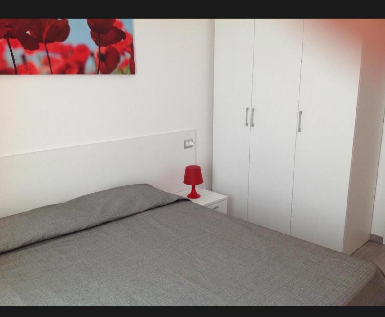 One-Bedroom Apartment with Balcony photo 2