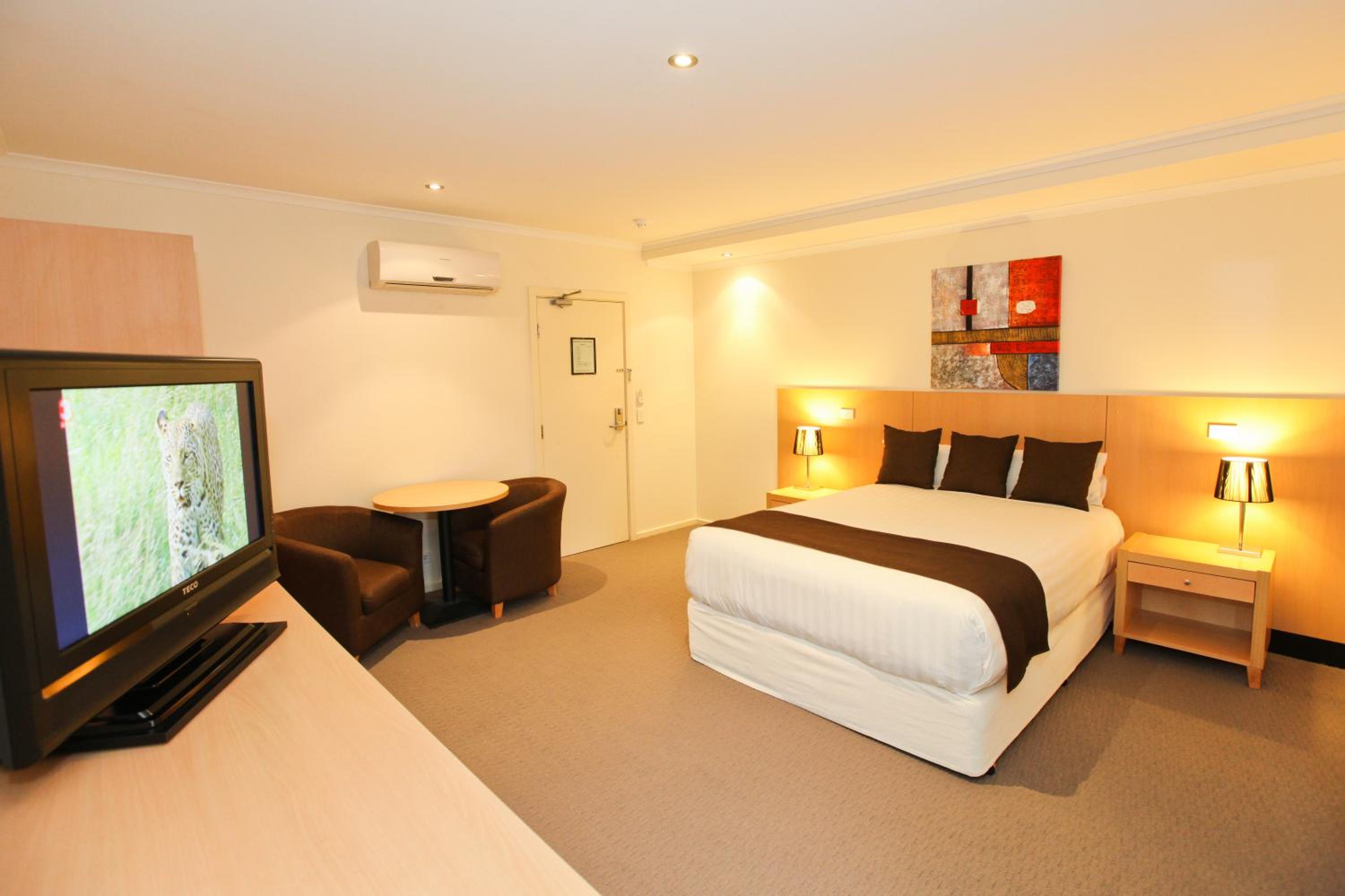 Standard Queen Room - Photo 6