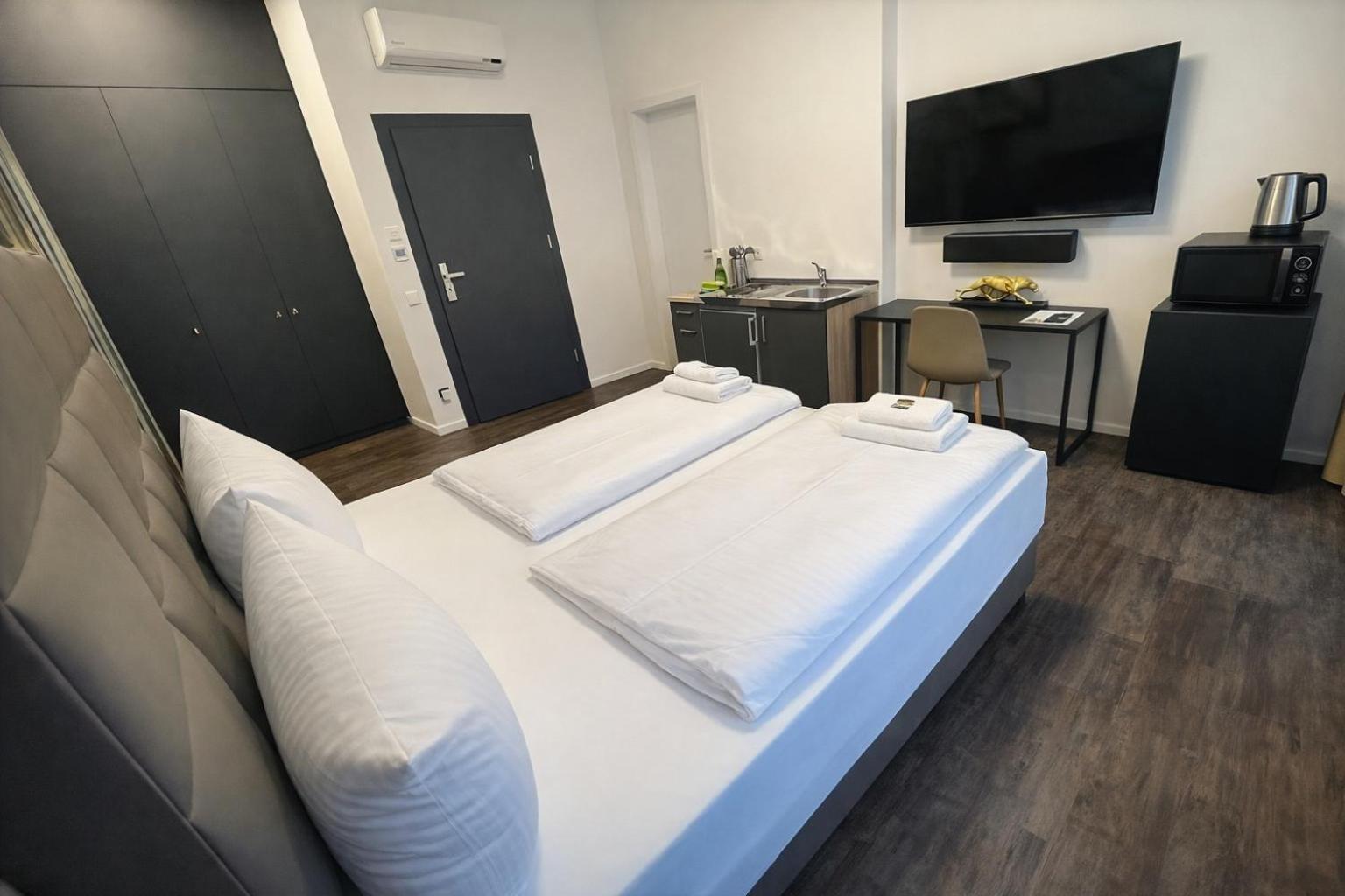 Deluxe Studio with Kitchenette photo 2