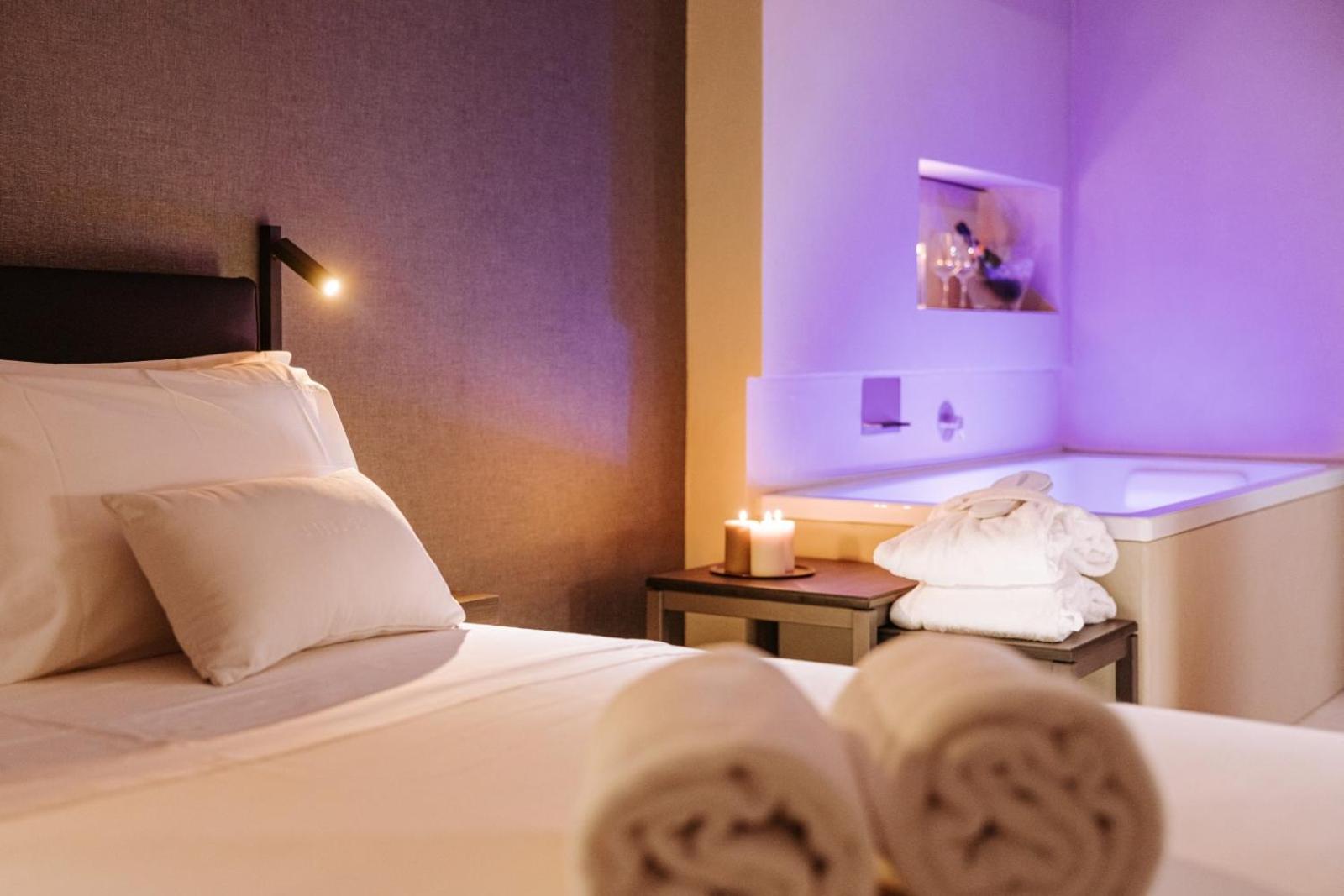 Deluxe Double Room with Bath photo 3