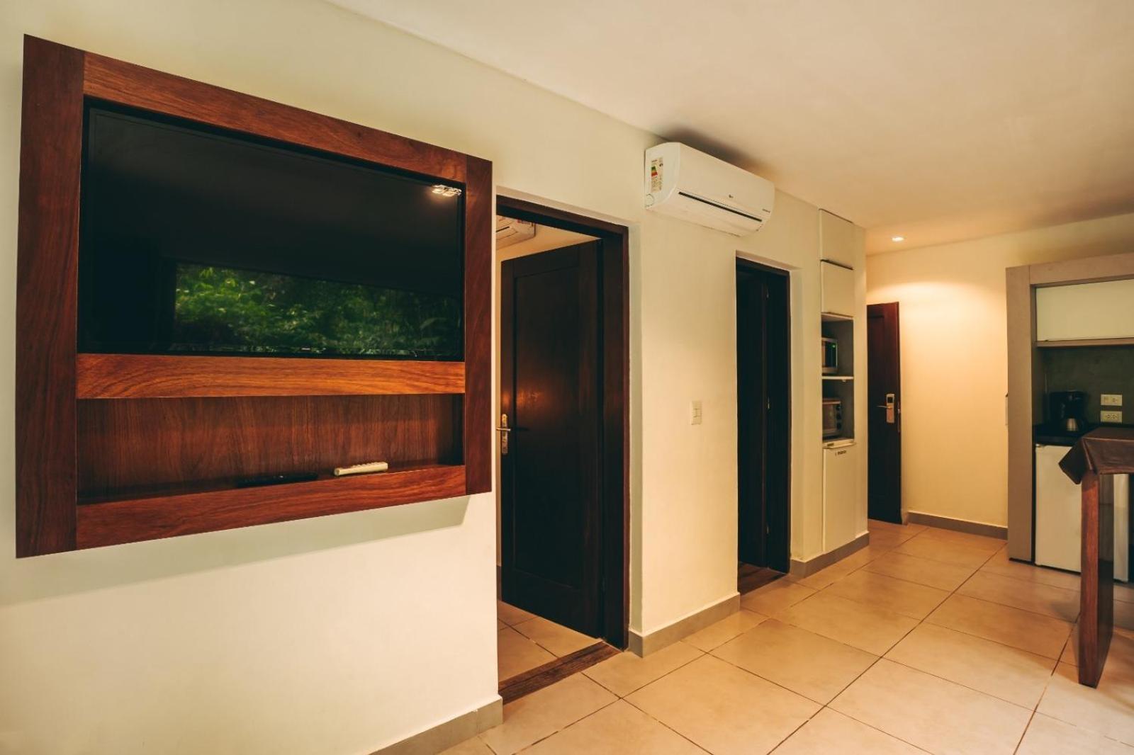 Apartment with Balcony photo 2