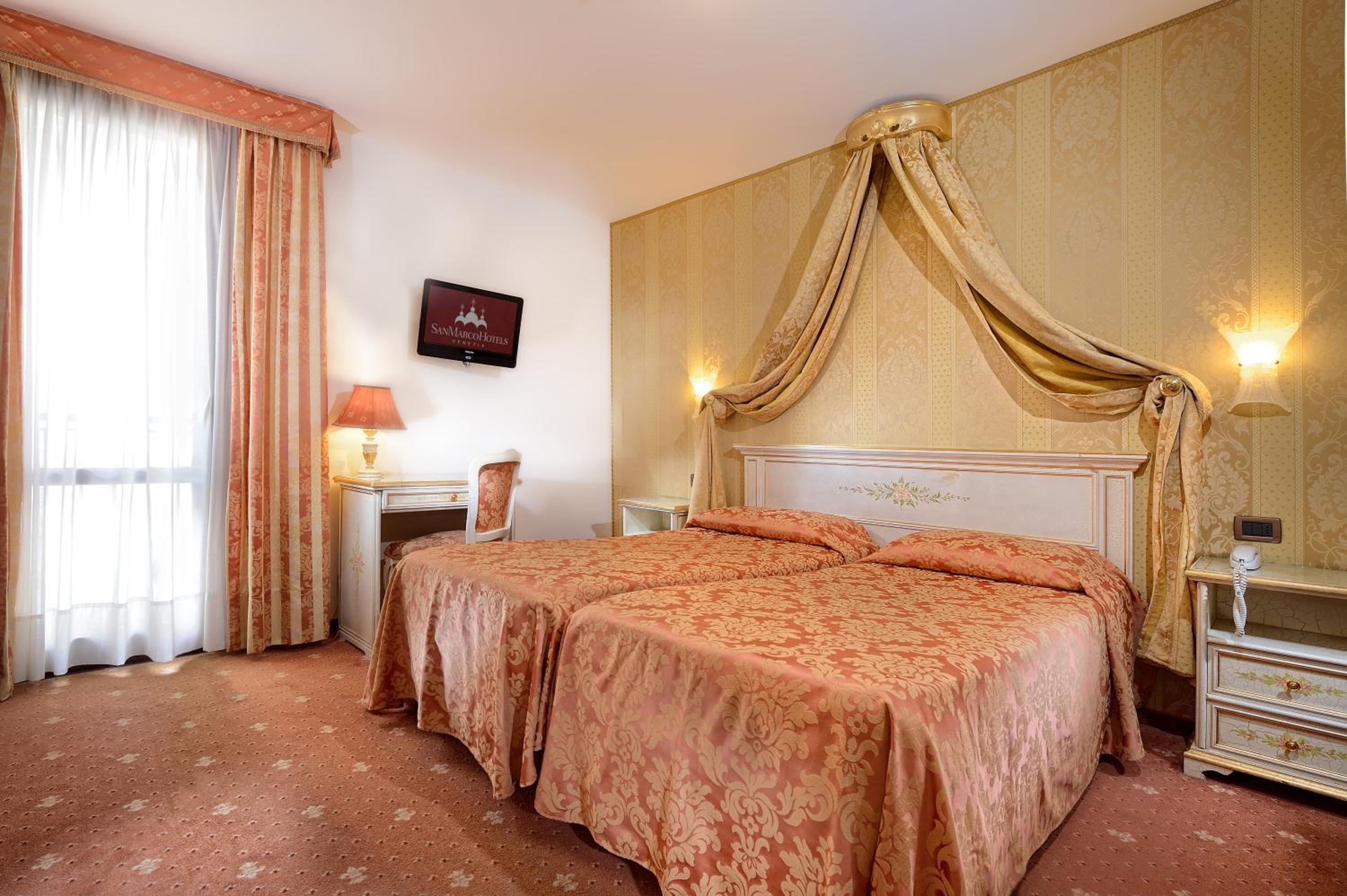 Classic Triple Room photo 1