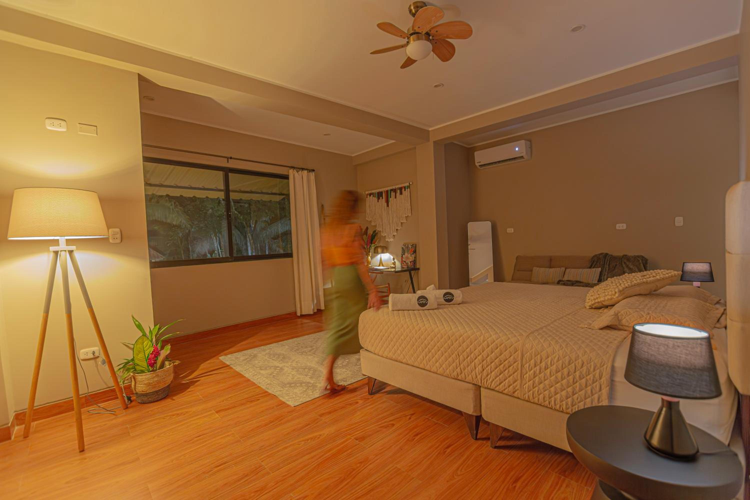 Superior Family Room photo 1