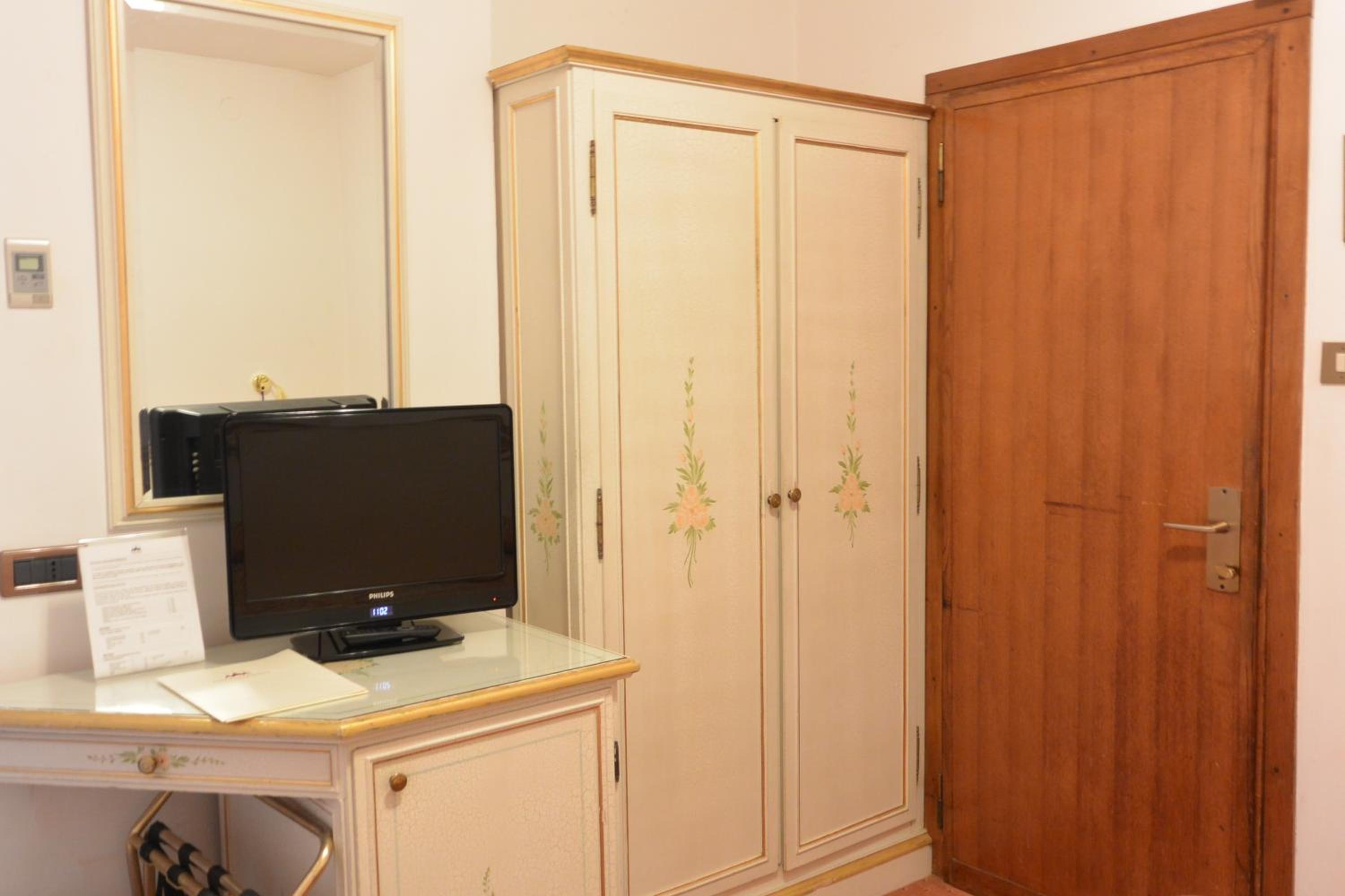 Economy Double Room photo 1