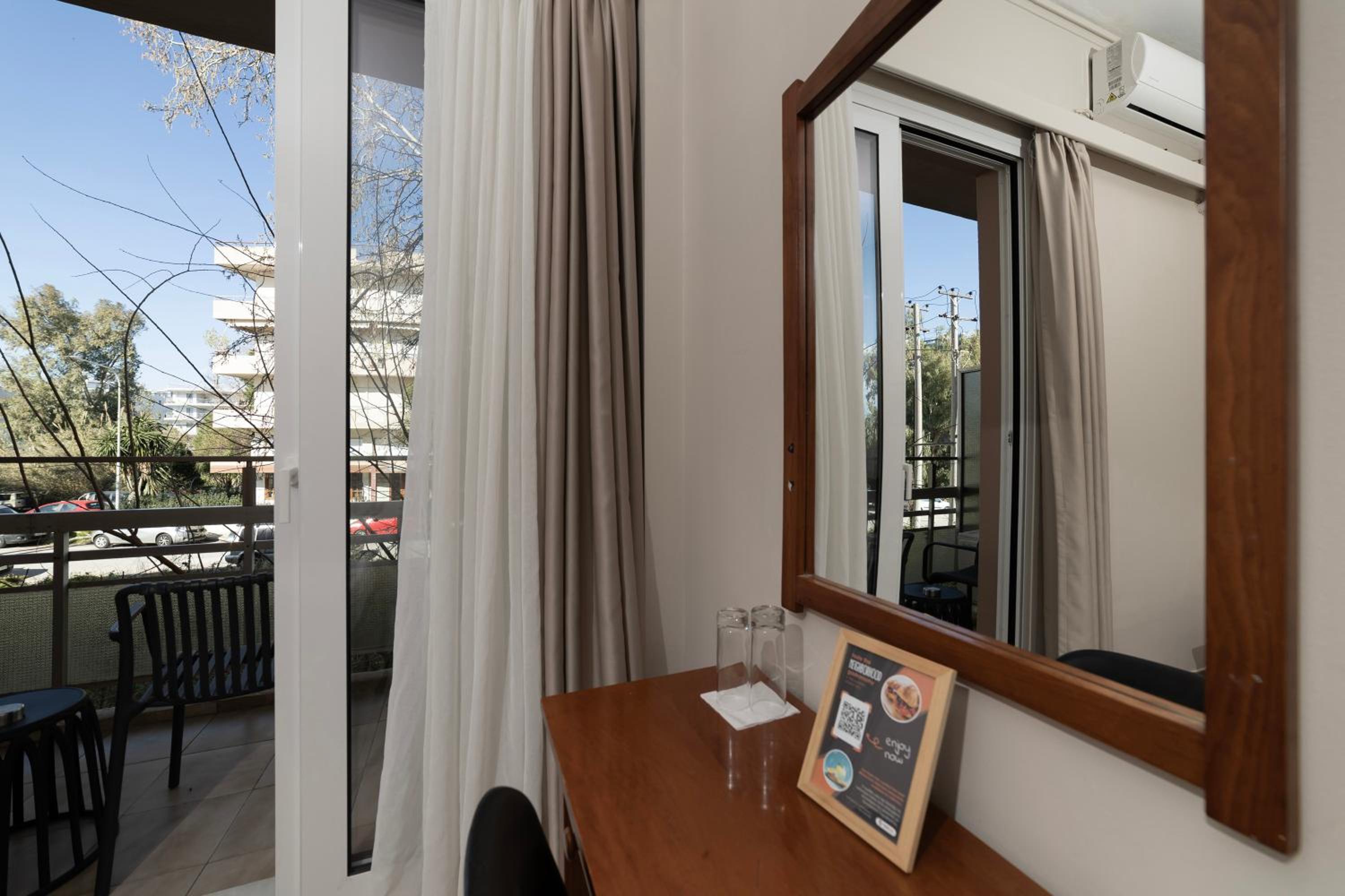 Comfort Triple Room with Side Sea View photo 1
