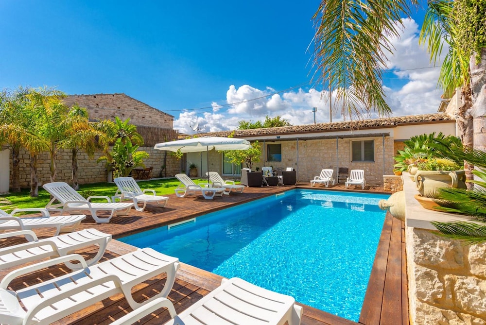 Villa photo 1