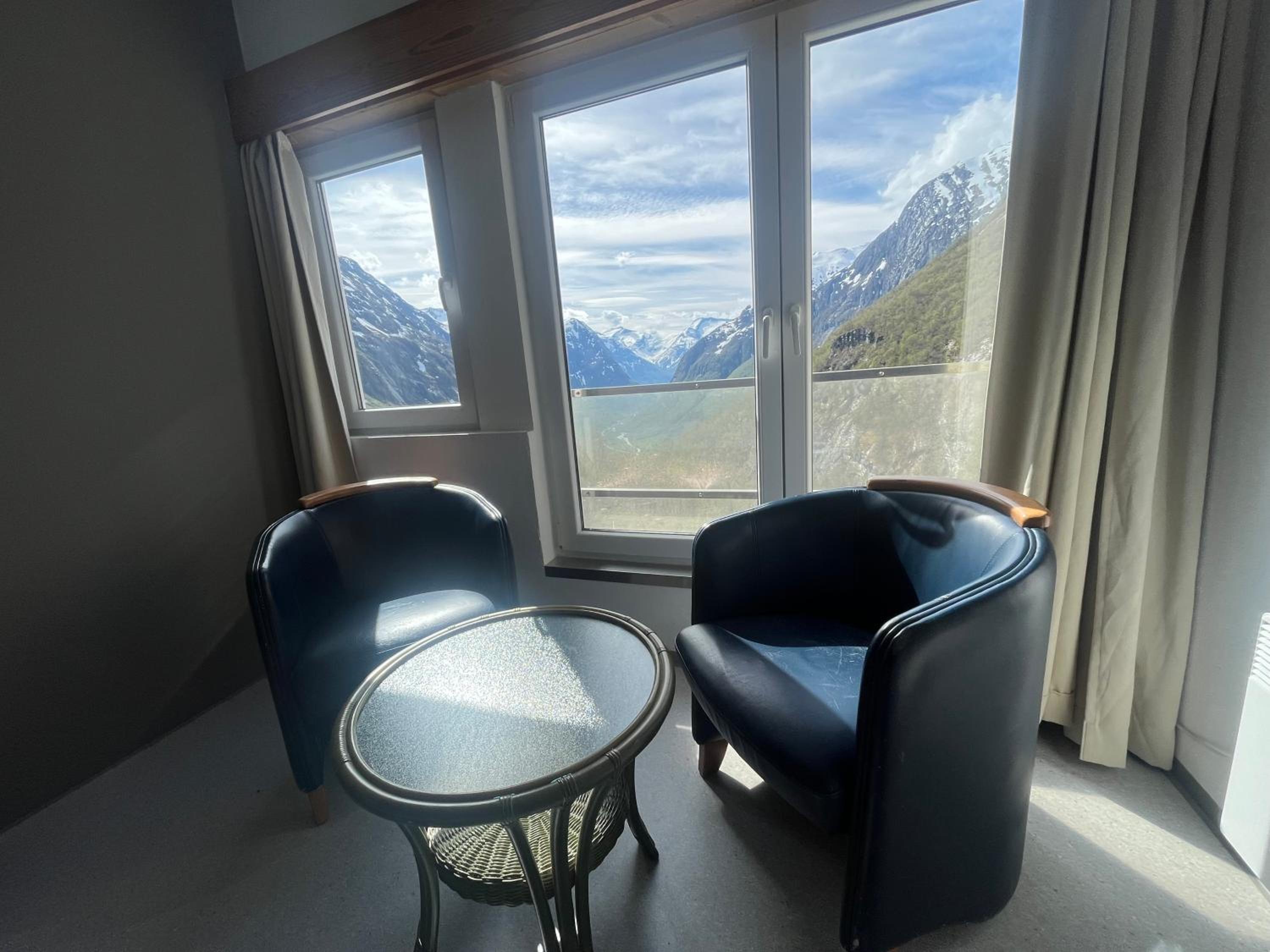 Double or Twin Room with Mountain View