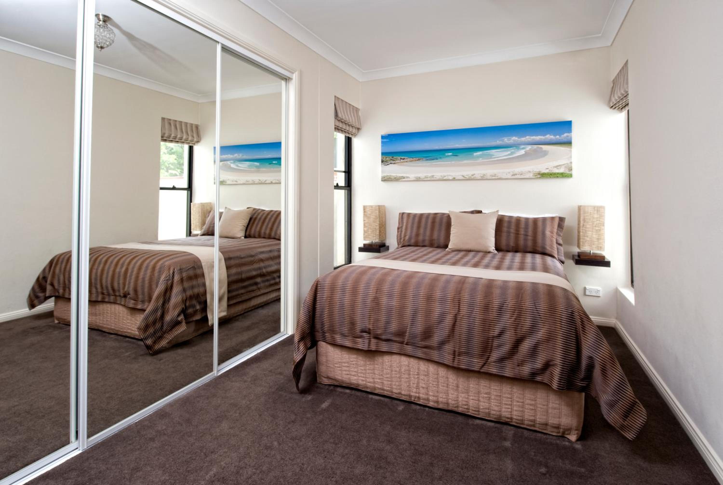 Luxury Three-Bedroom House photo 2