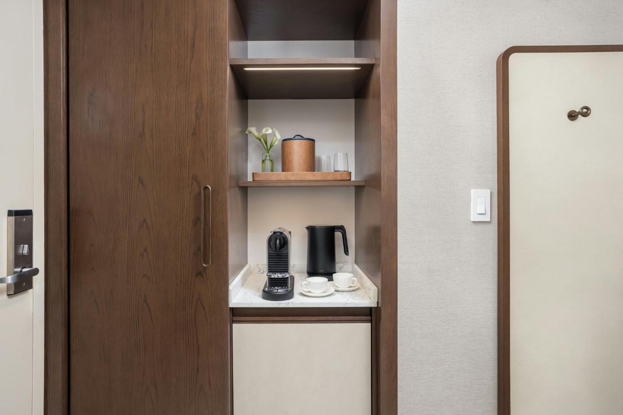 Grand King Studio Suite - Photo 5