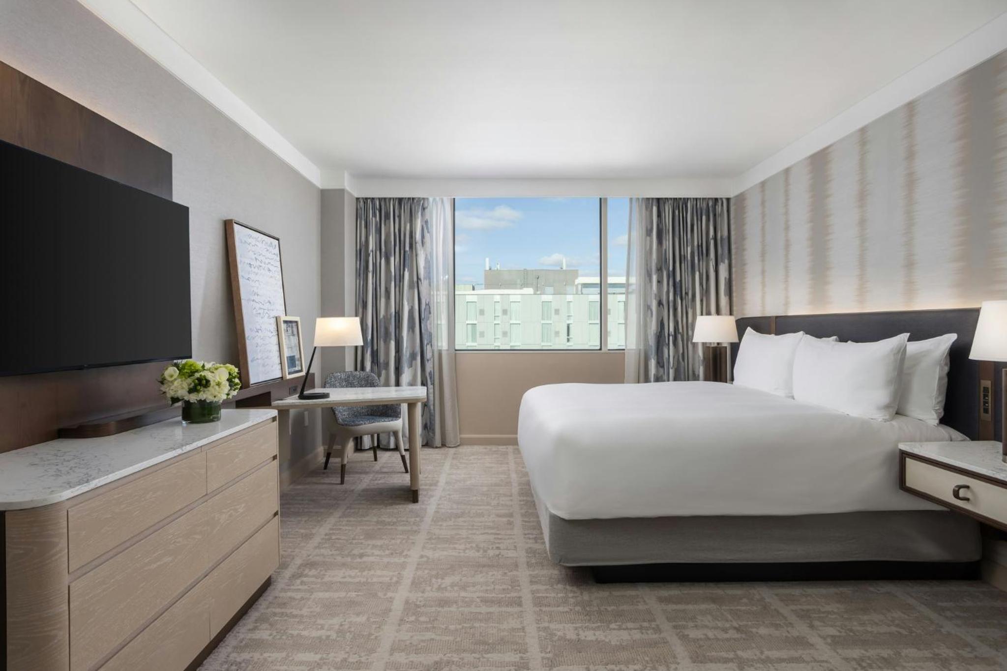 Luxury King Room - Hearing Access - Photo 3