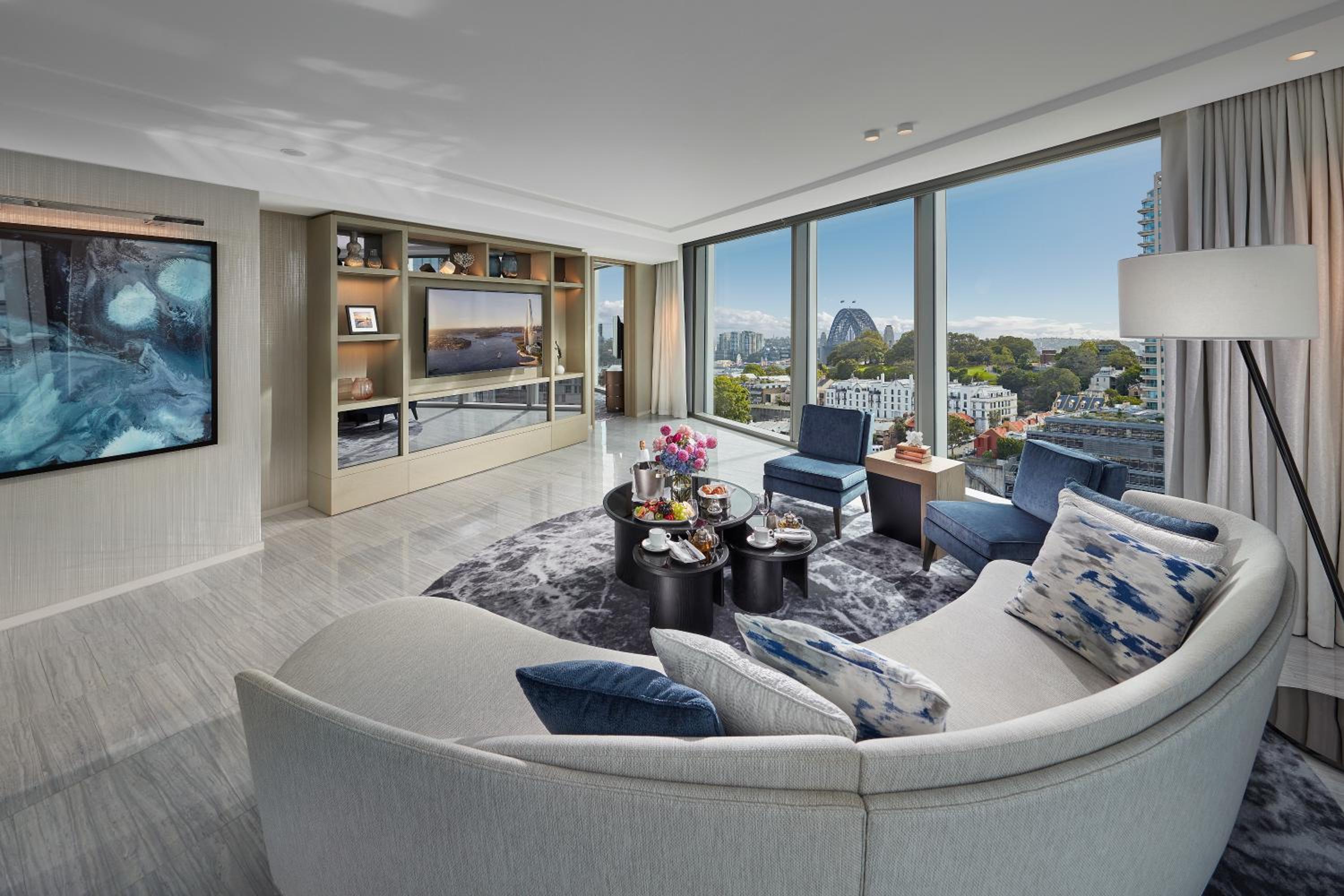 Premier Harbor Bridge Suite
