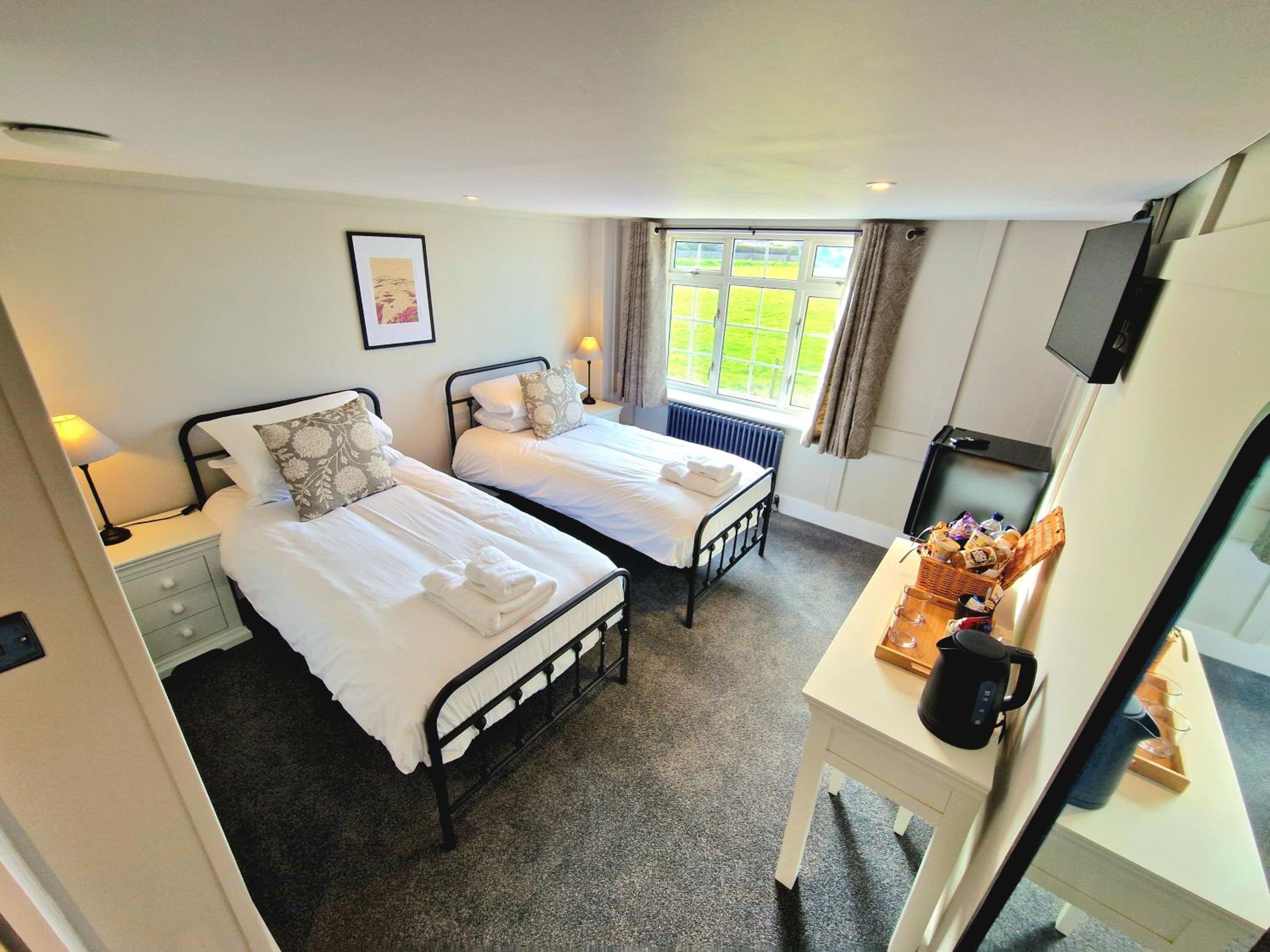 Twin Room - Disability Access photo 3