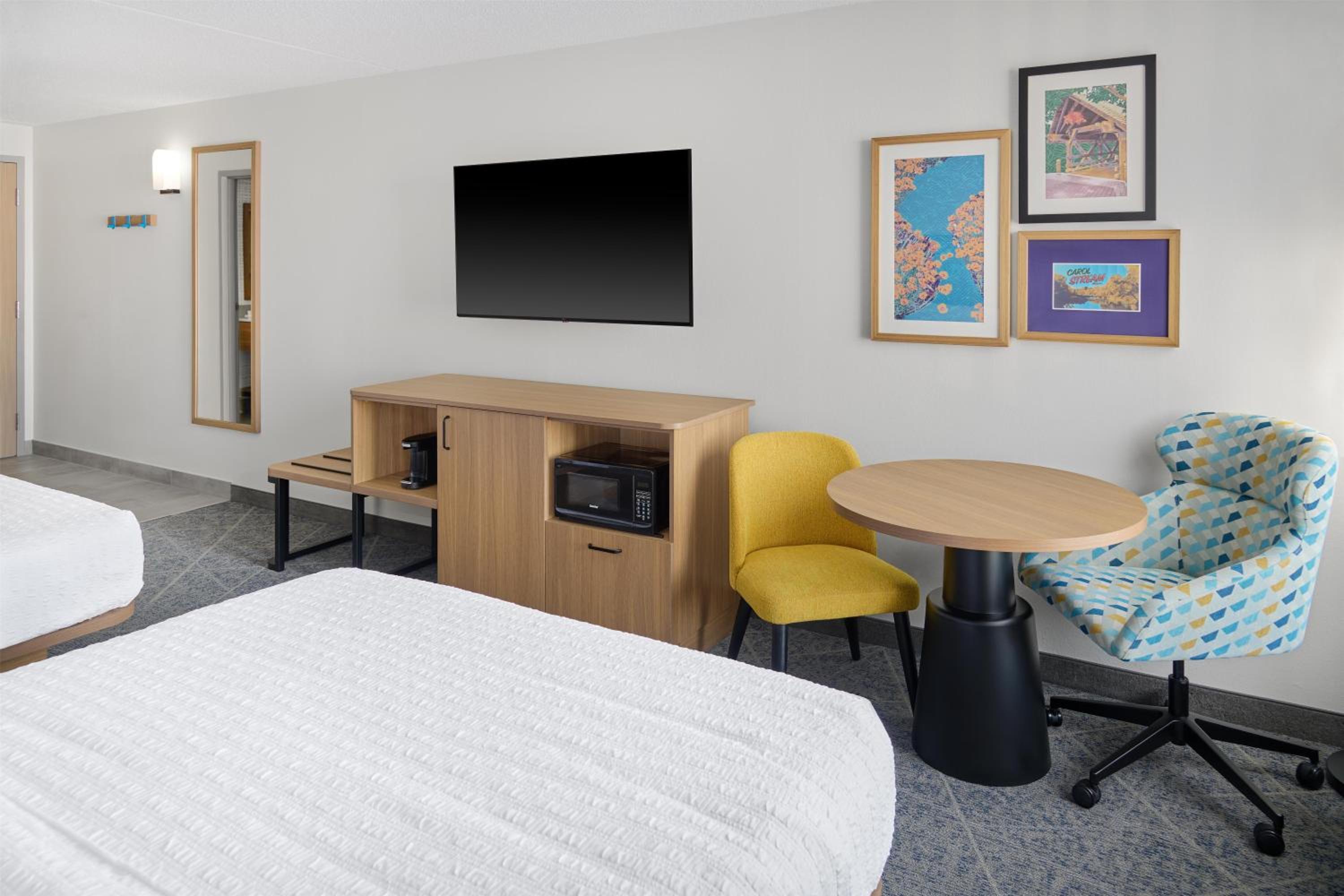 Queen Room with Two Queen Beds - Hearing Accessible/Non-Smoking - Photo 2