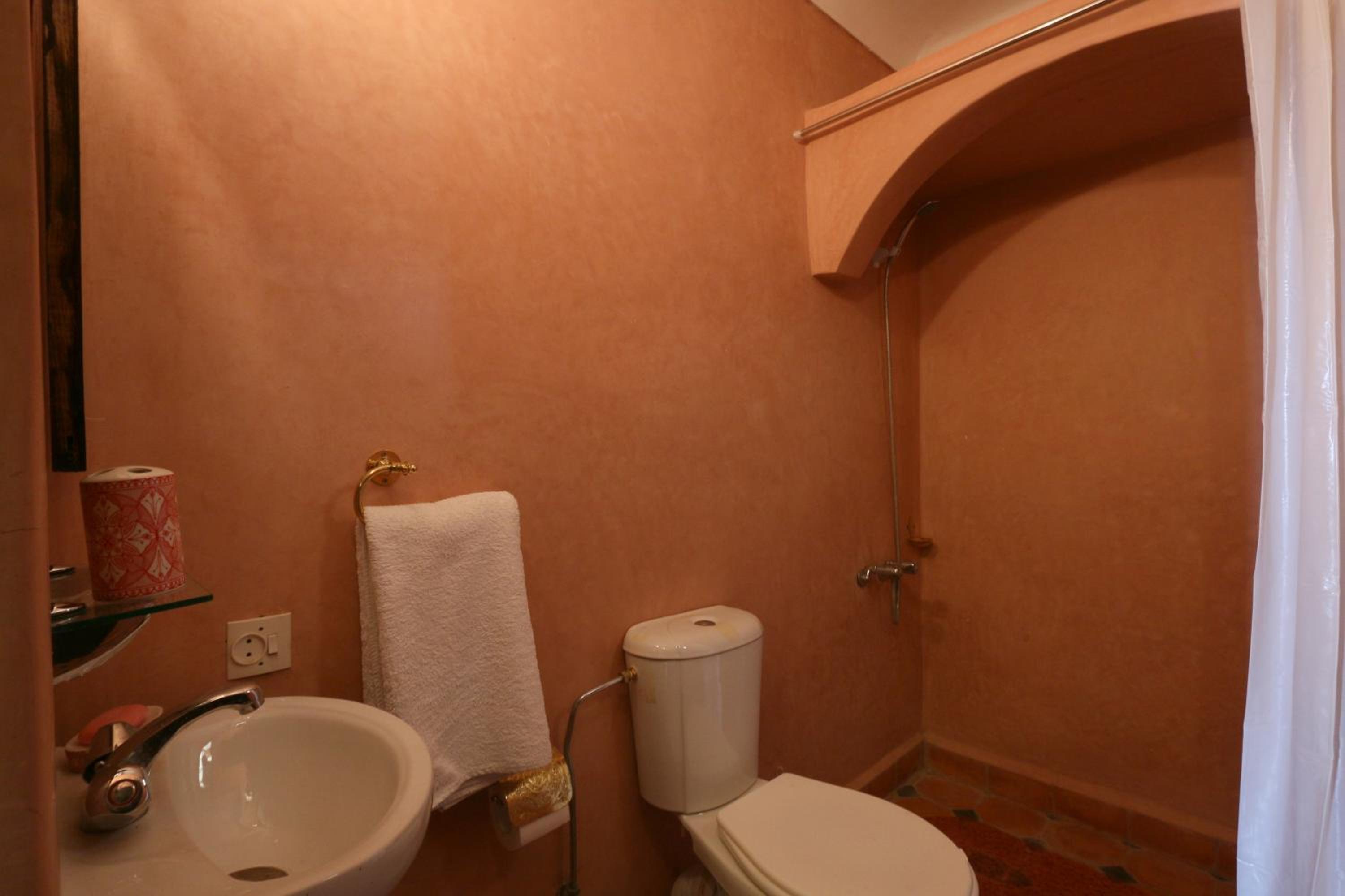 Standard Double Room photo 3