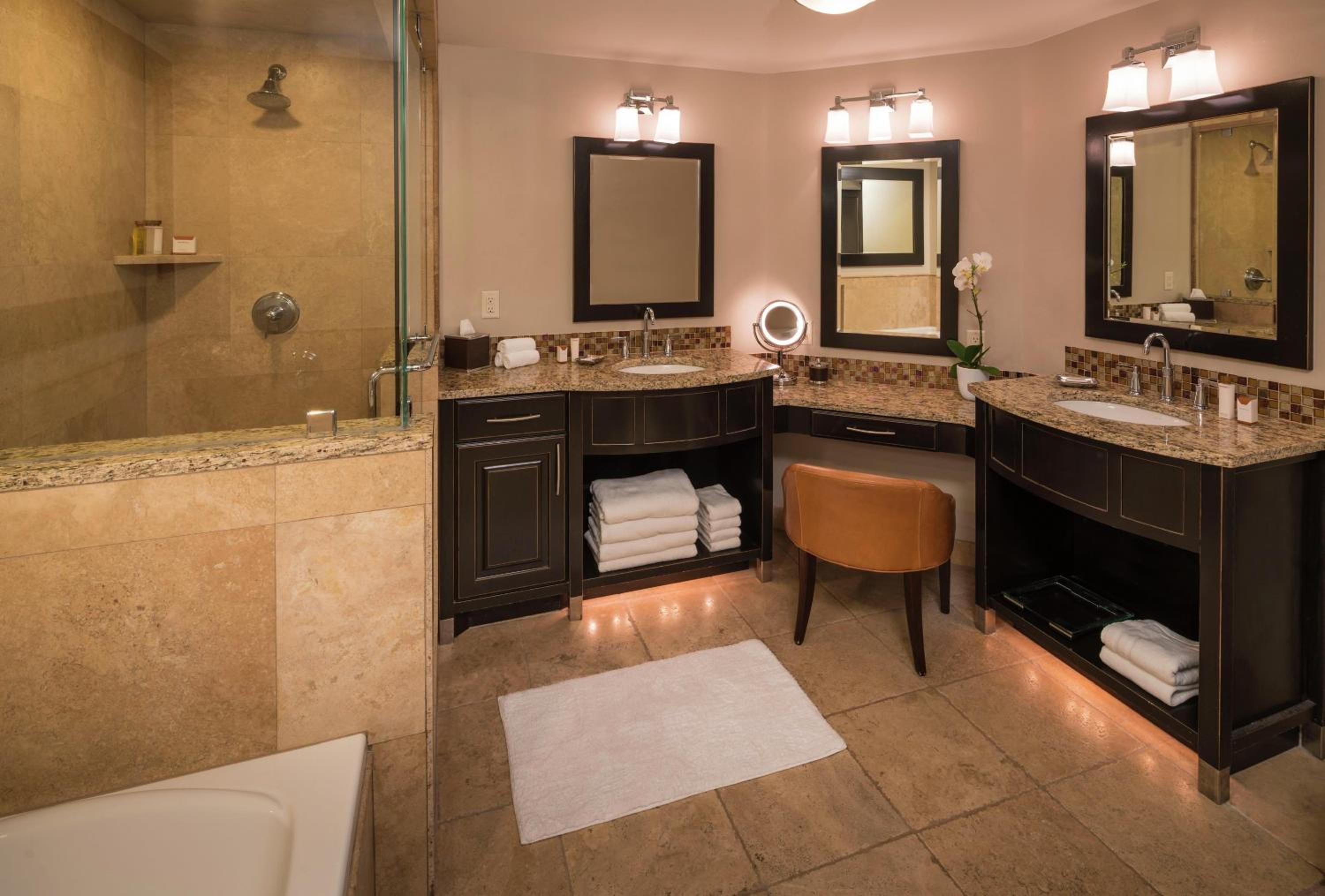 Three-Bedroom Residence - Split Level - Photo 3