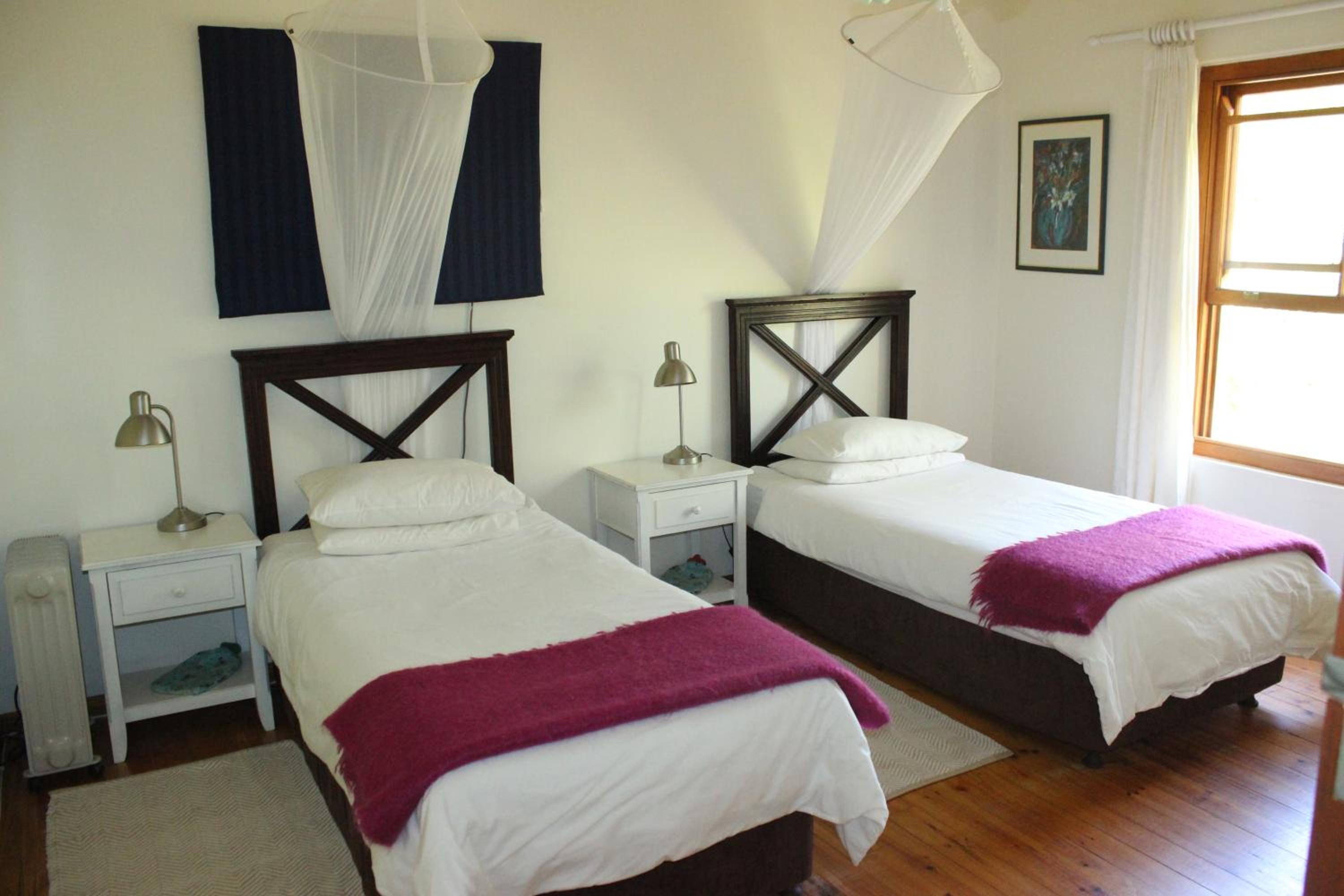 Two-Bedroom House - Photo 5