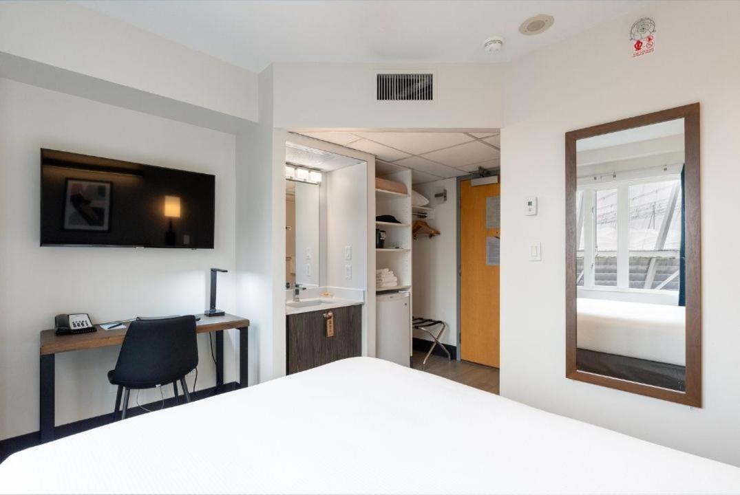 Standard Queen Room