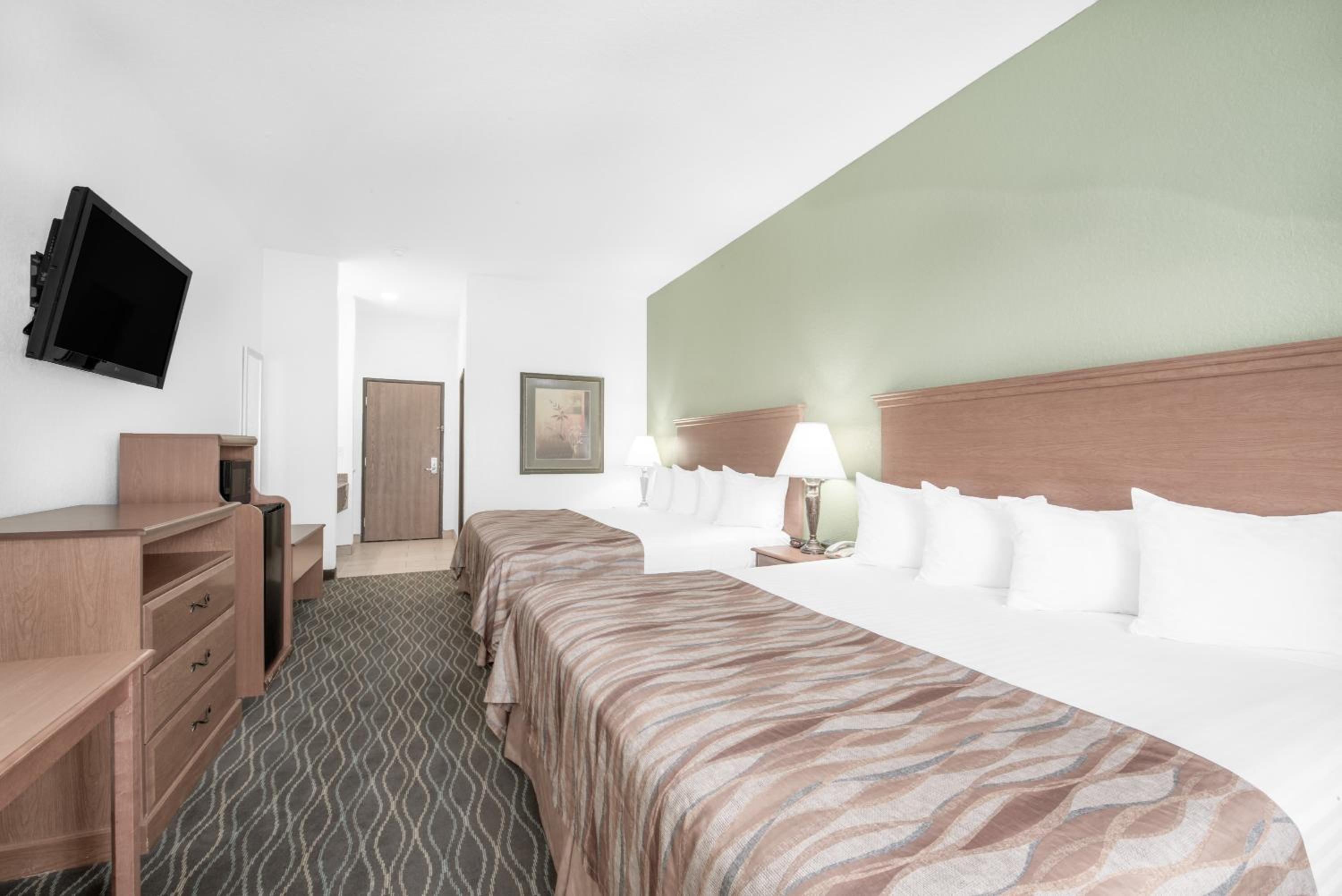 Two King Beds - Mobility/Hearing Accessible with Roll-In Shower - Non-Smoking - Photo 1