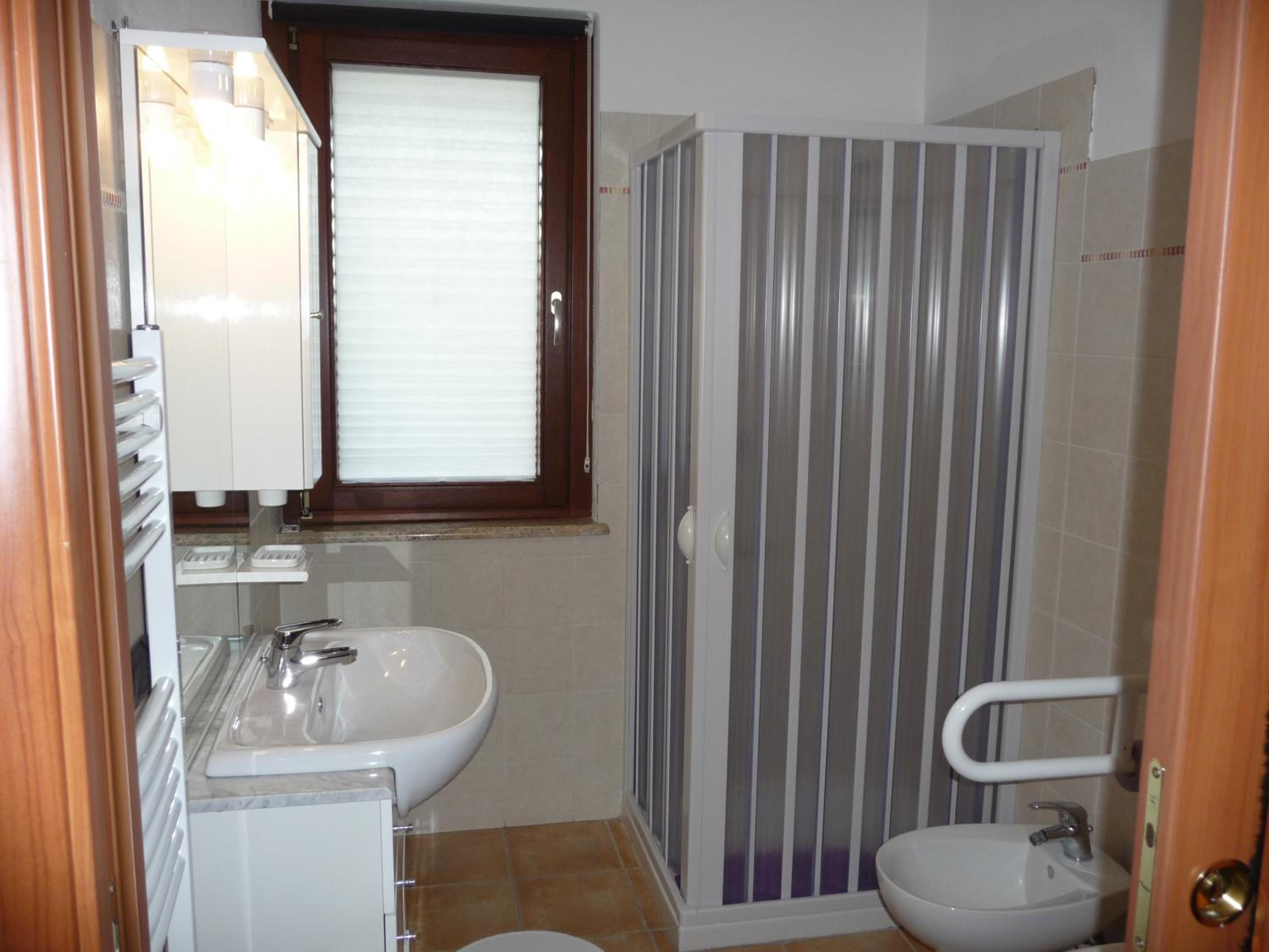 Single Room with Private Bathroom photo 3