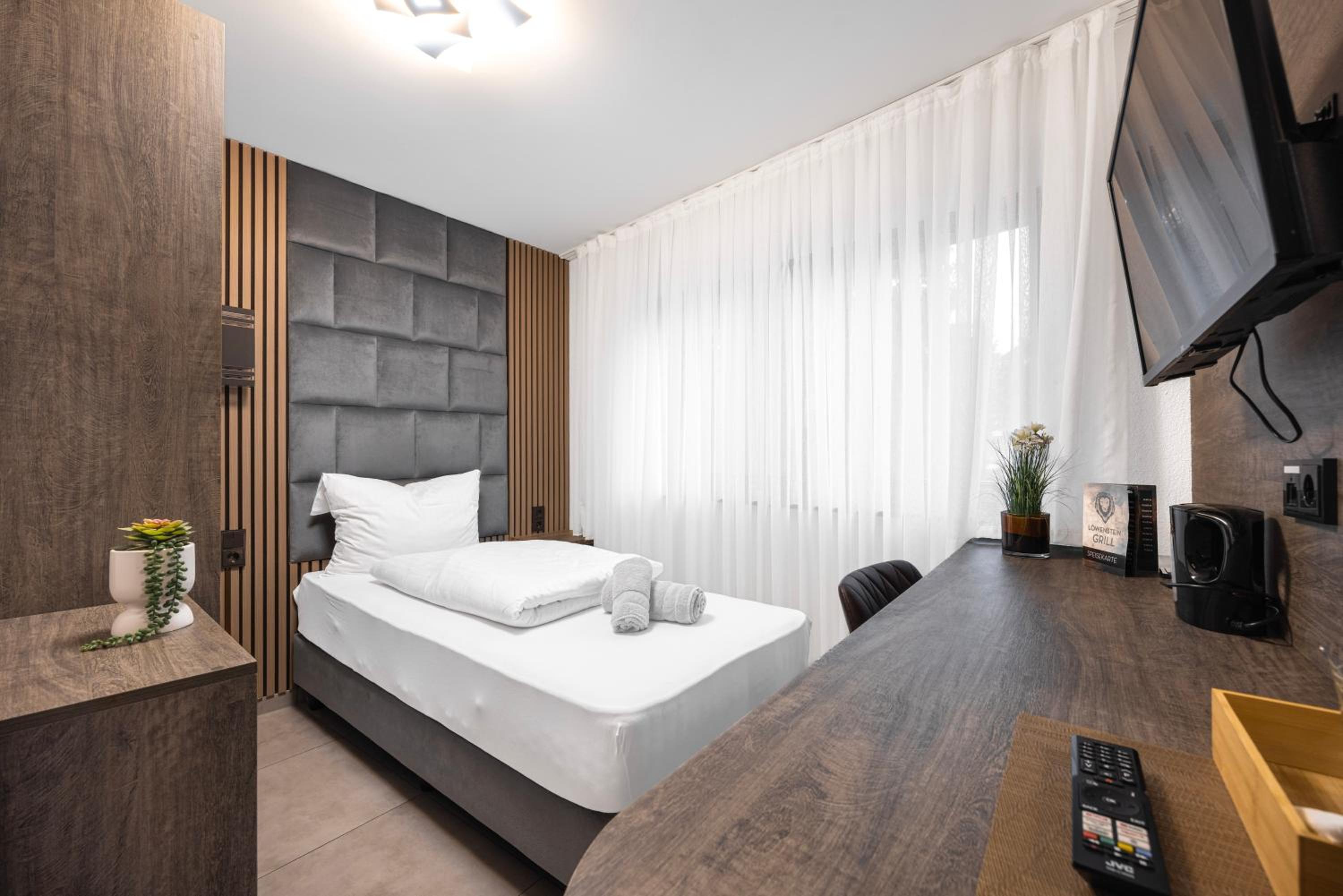 Single Room with Bathroom photo 2