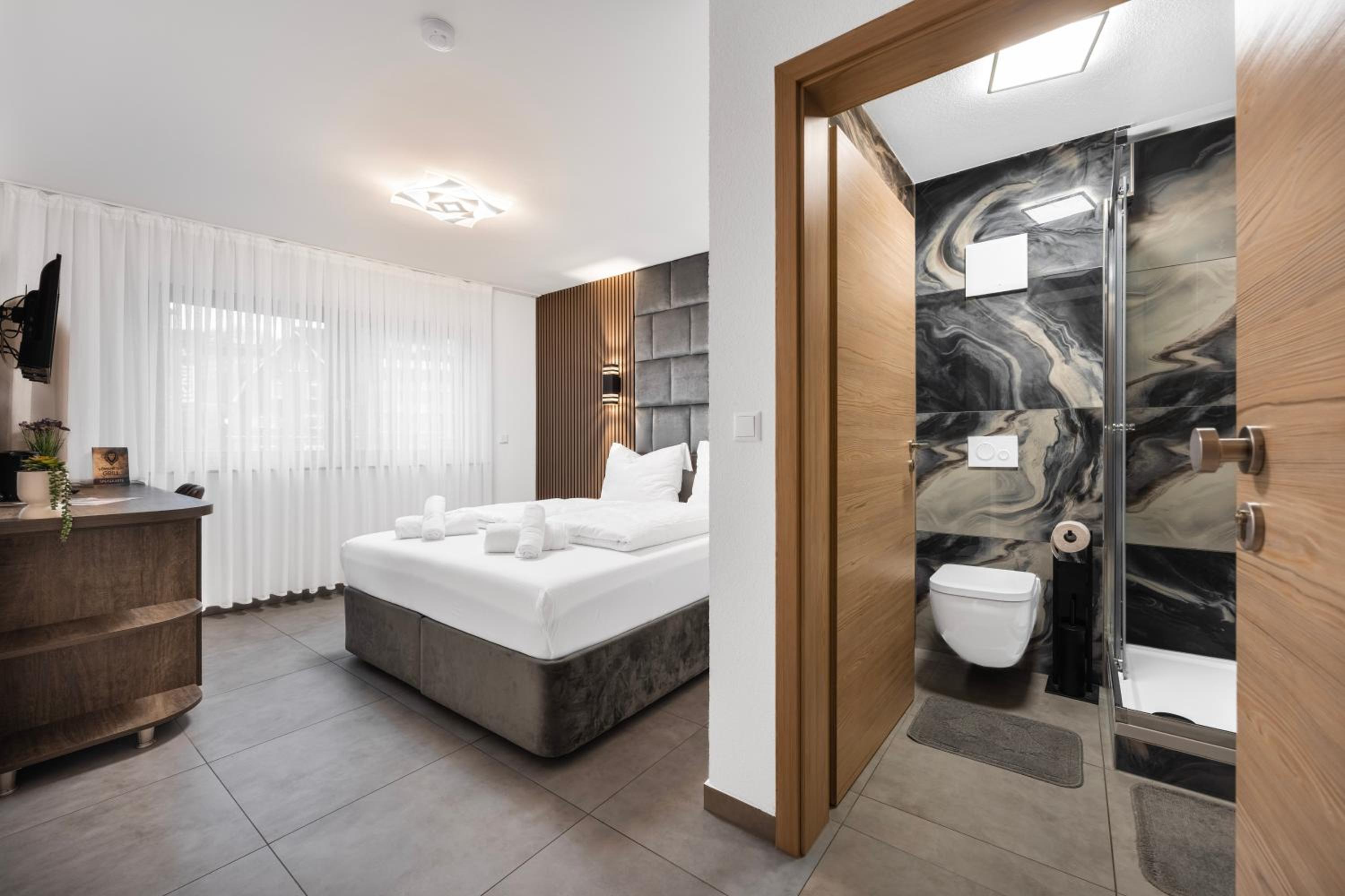 Double Room with Private Bathroom photo 3