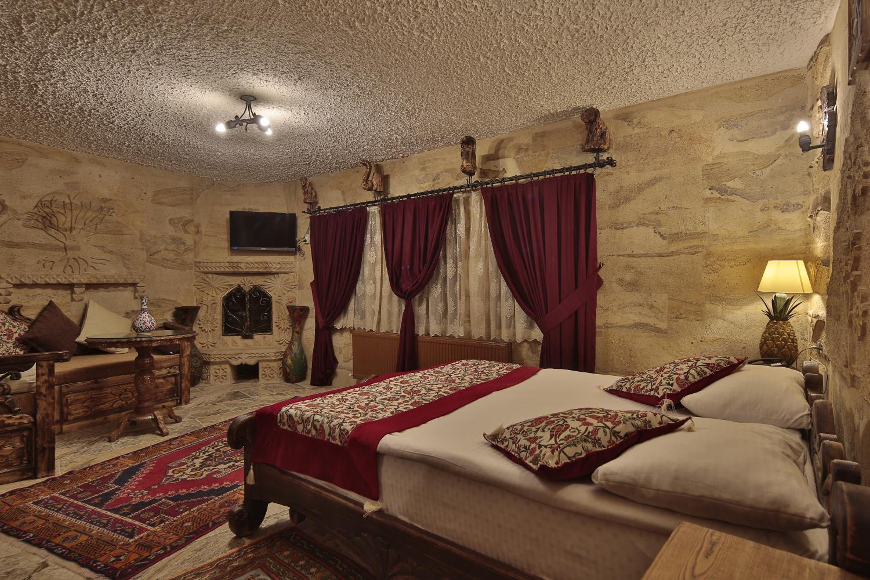 Suite with Fireplace photo 2