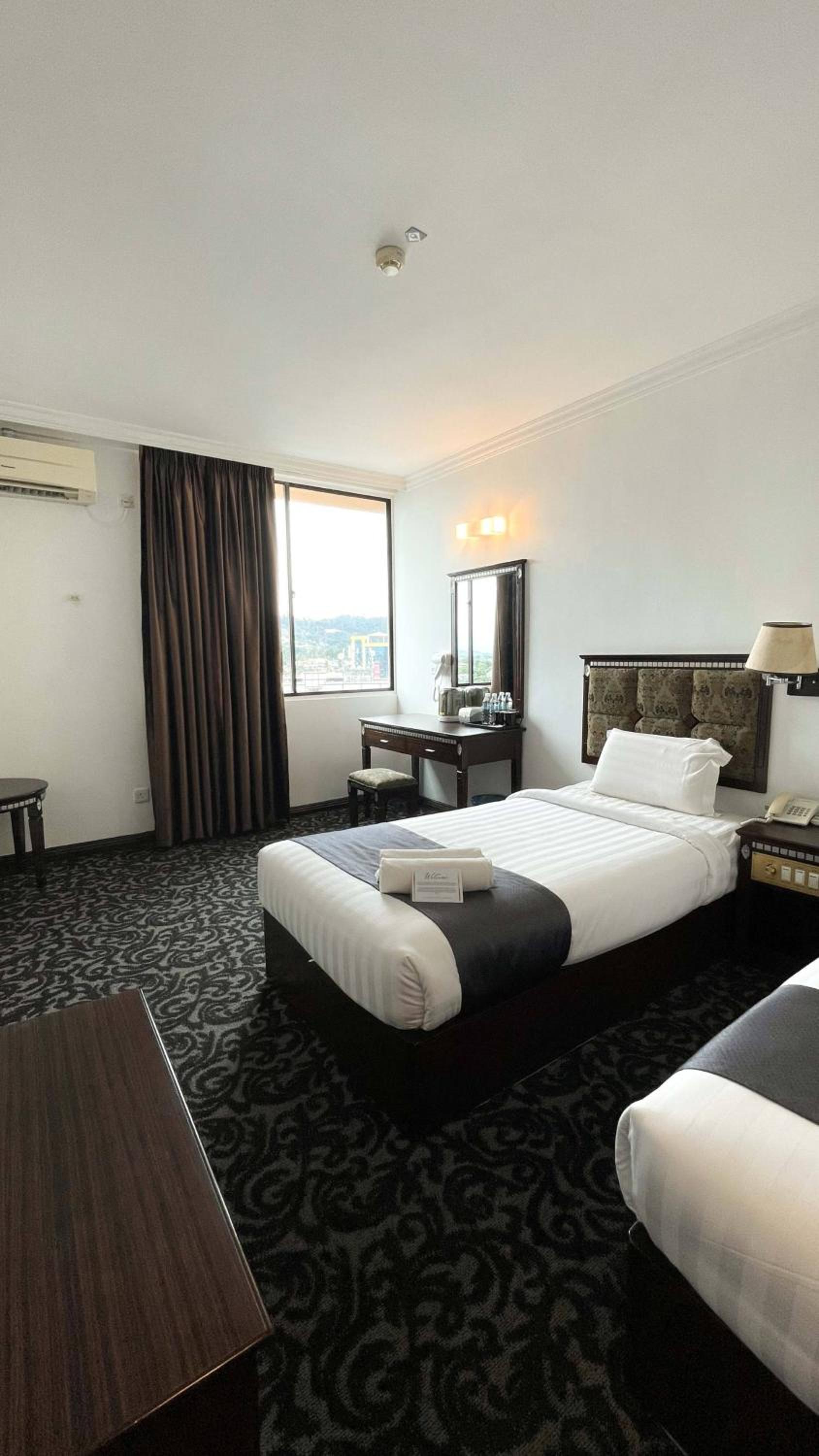 Deluxe Twin with Balcony - Photo 1