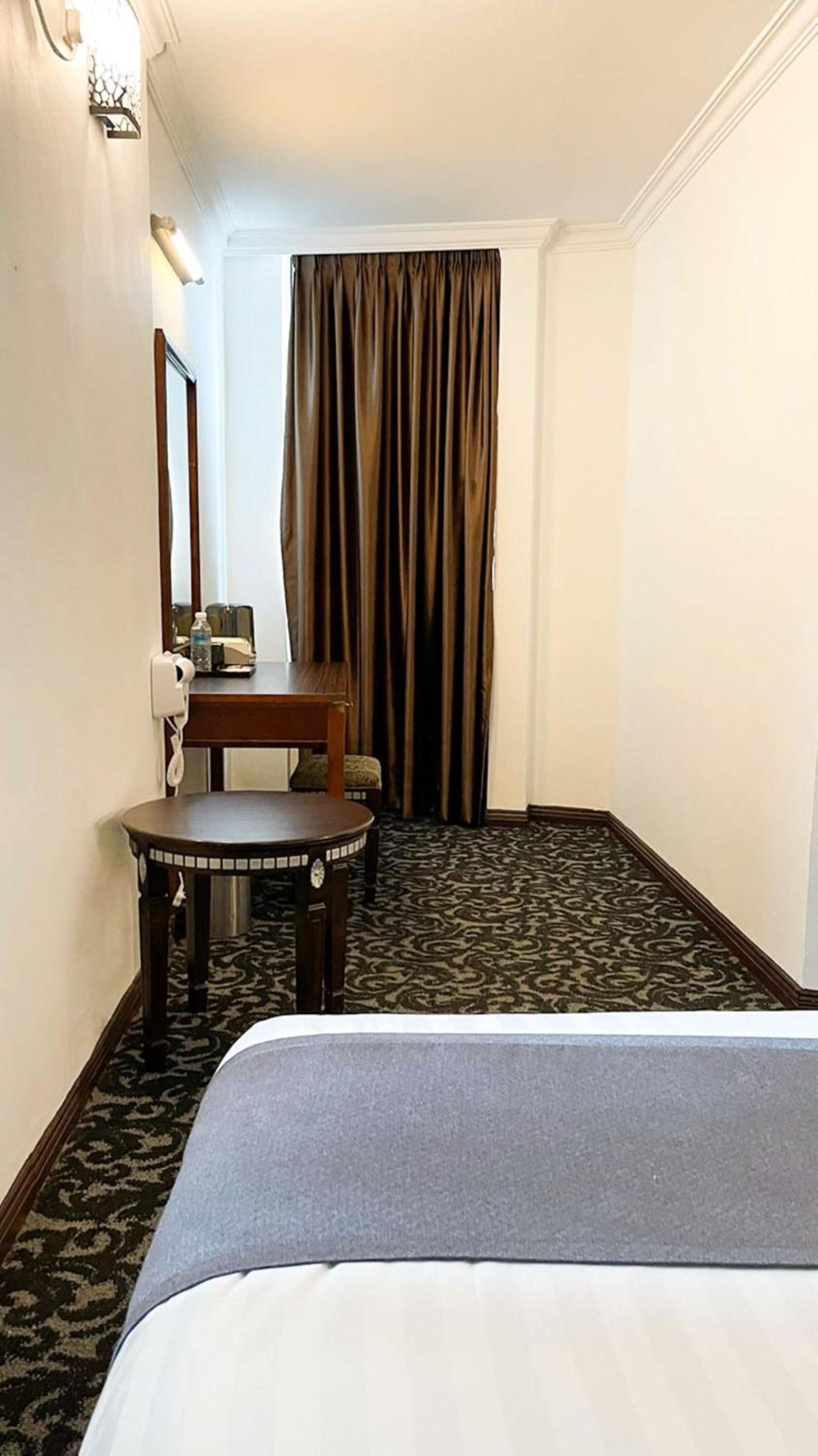 Deluxe King Room - Photo 1