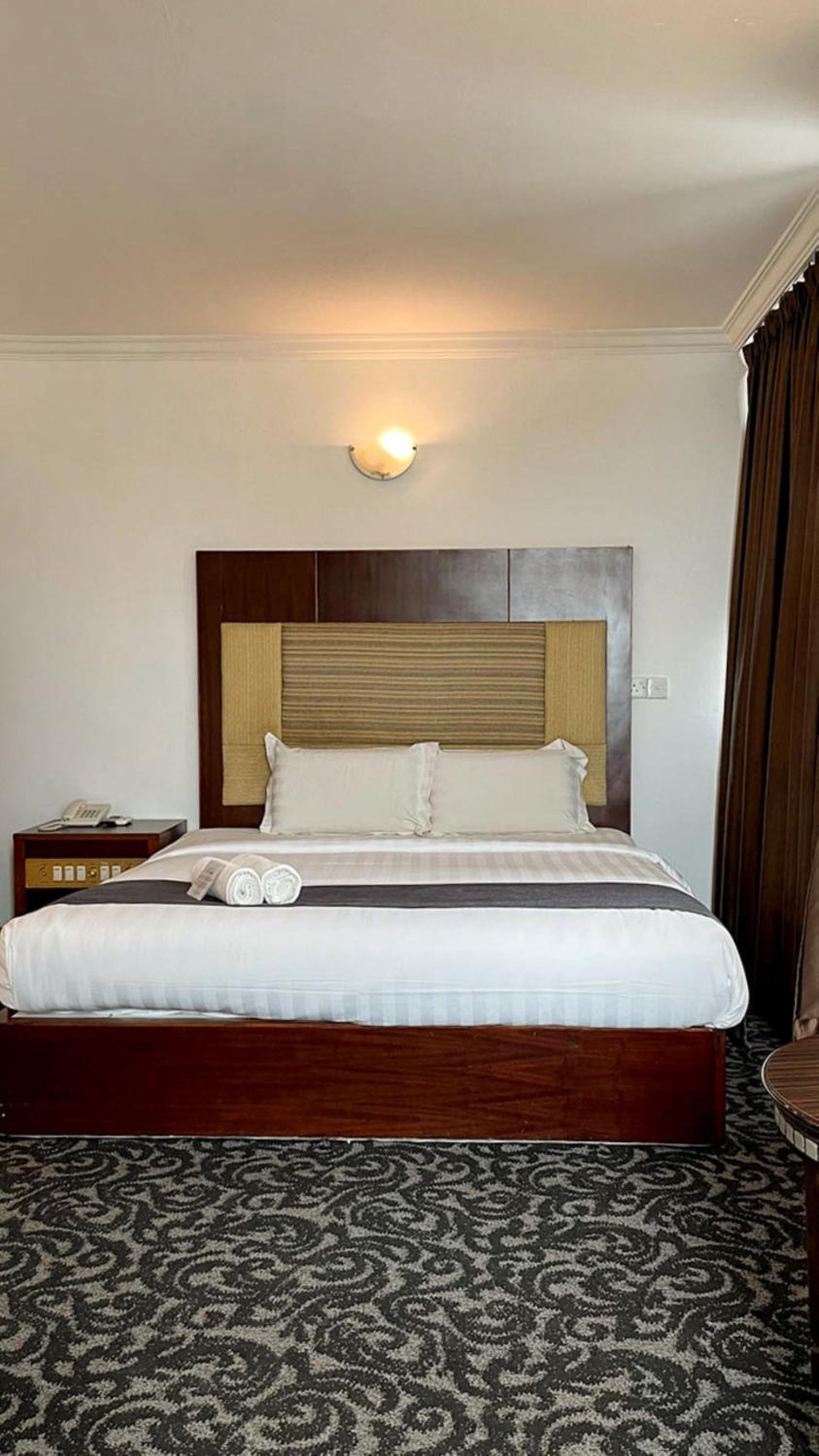 Deluxe King Room - Photo 3