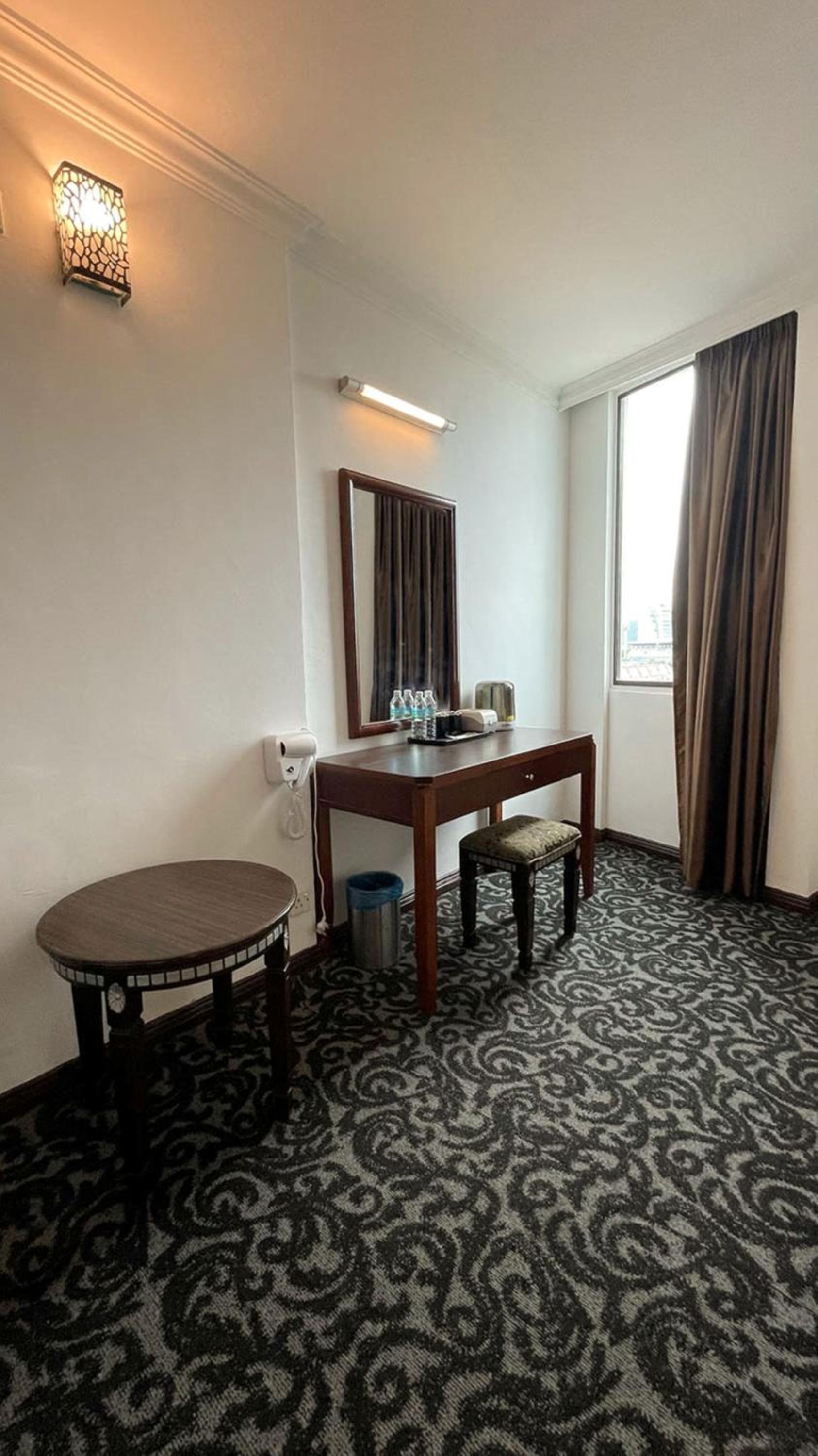 Deluxe King Room - Photo 2