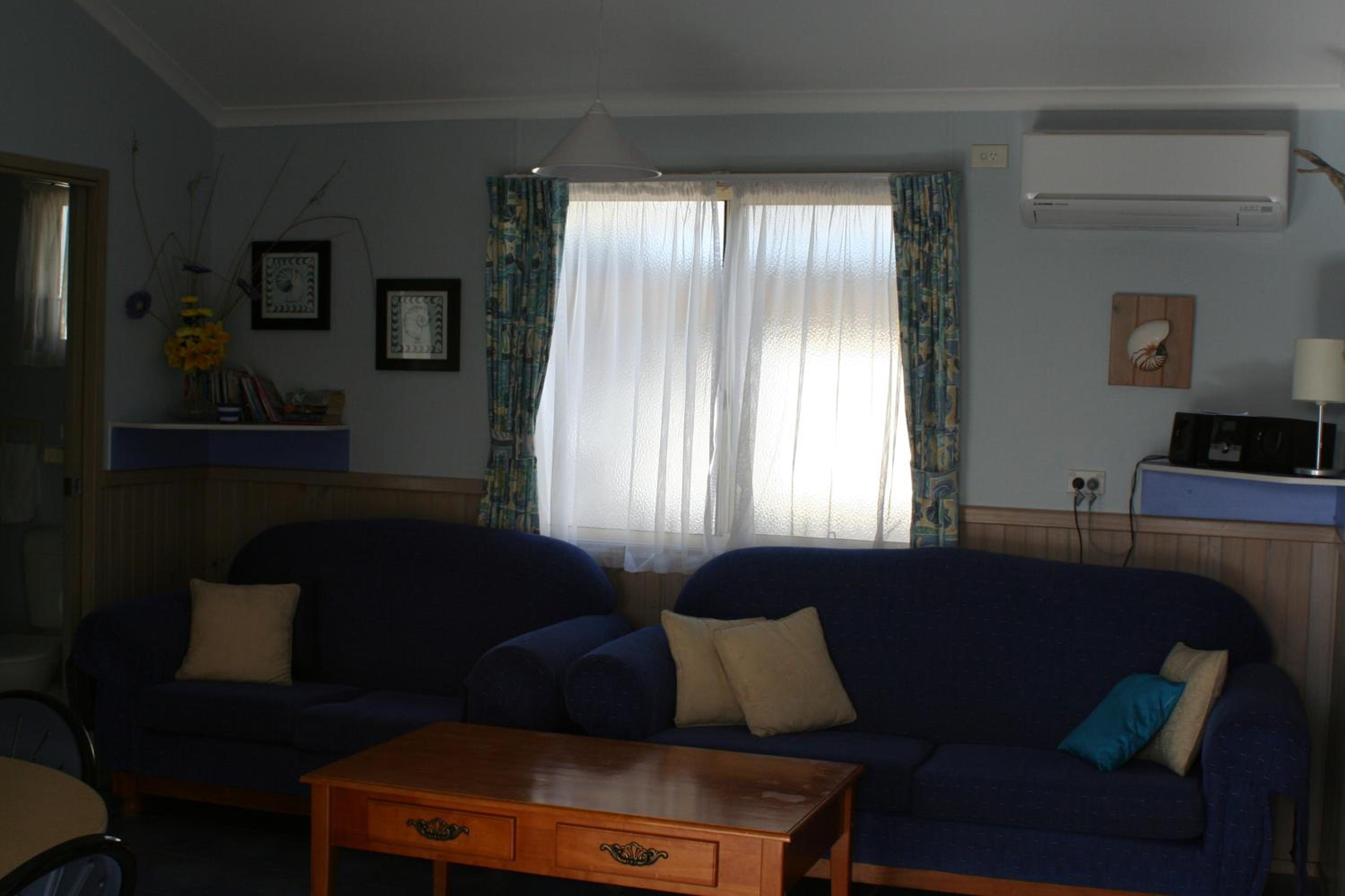 Superior Family Room photo 1