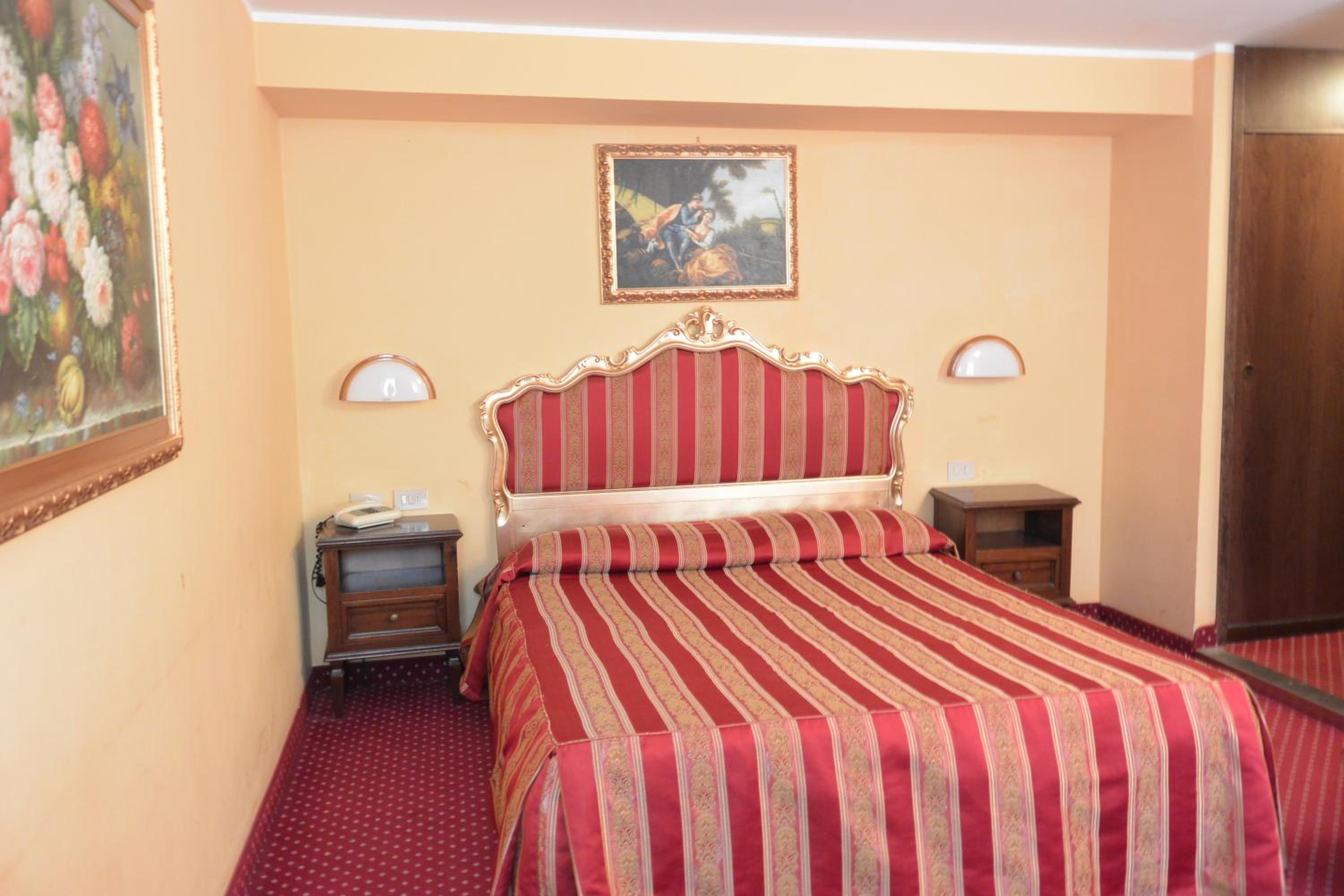 Single Room photo 2